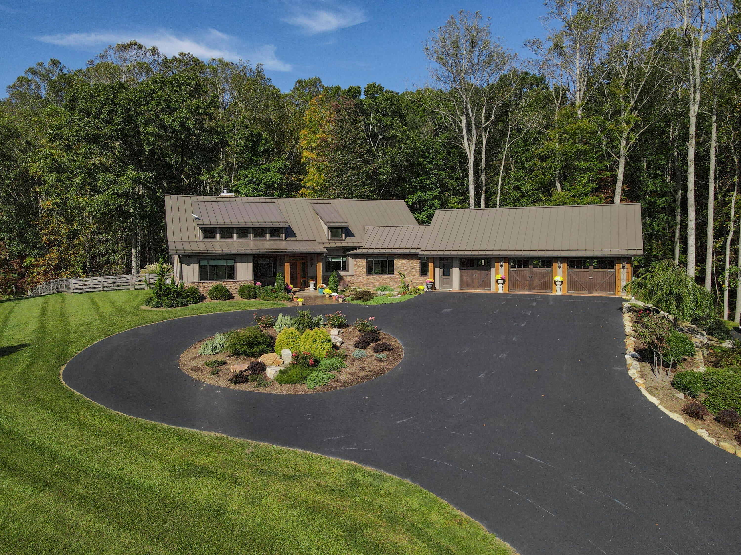 Catawba, Virginia, 24070, United States, 3 Bedrooms Bedrooms, ,3 BathroomsBathrooms,Residential,Active,1954423