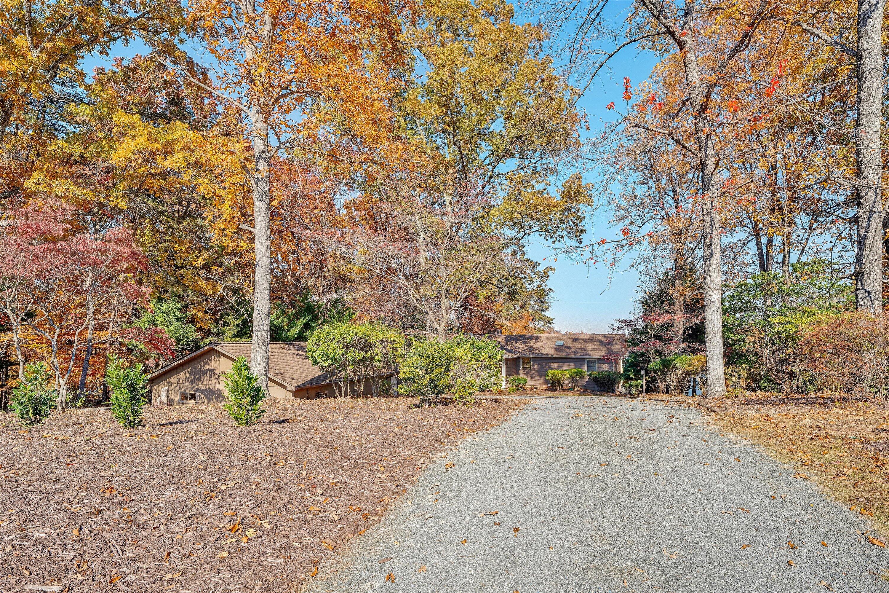 Moneta, Virginia, 24121, United States, 3 Bedrooms Bedrooms, ,3 BathroomsBathrooms,Residential,Active,1988476