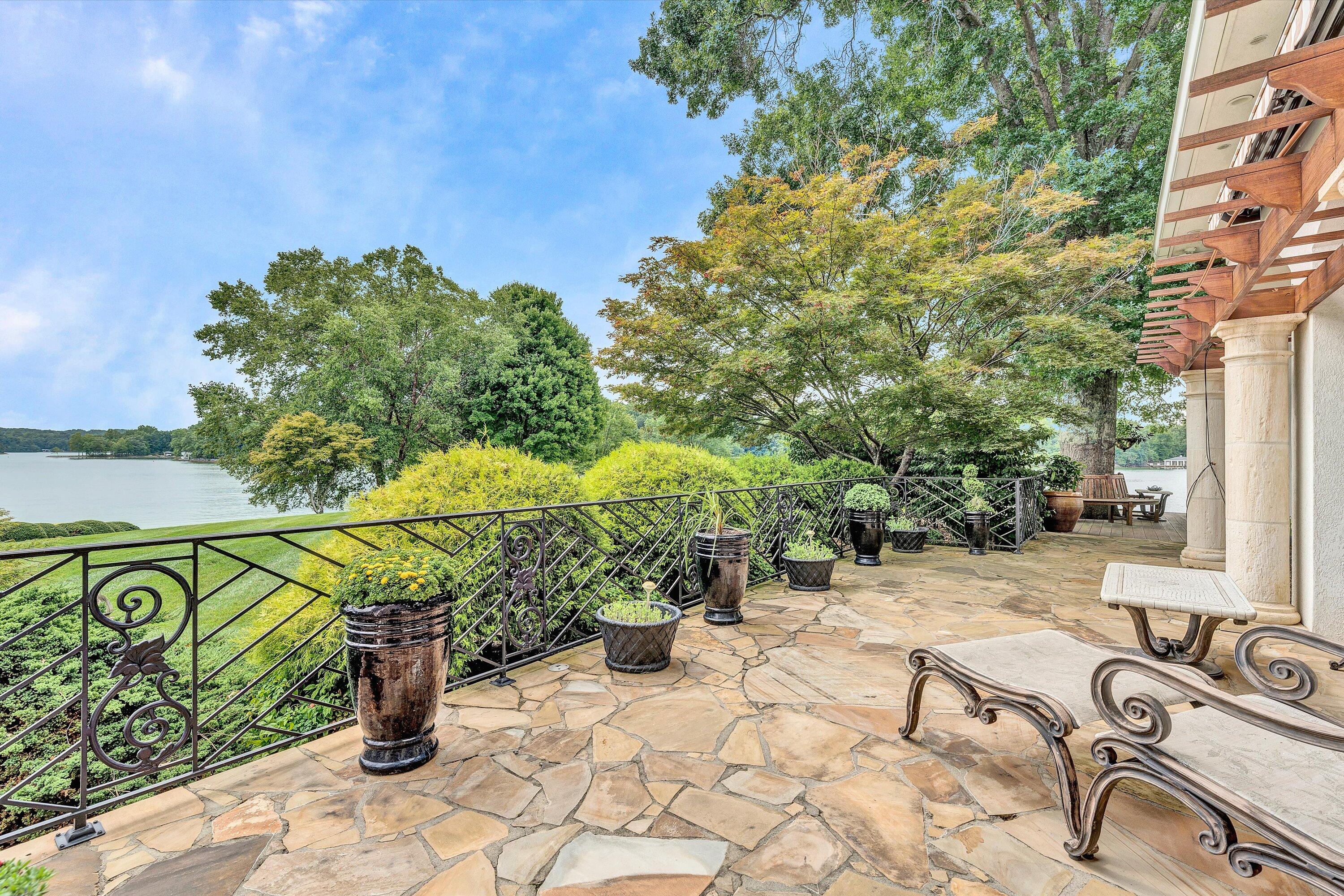 Moneta, Virginia, 24121, United States, 5 Bedrooms Bedrooms, ,9 BathroomsBathrooms,Residential,Active,1919403