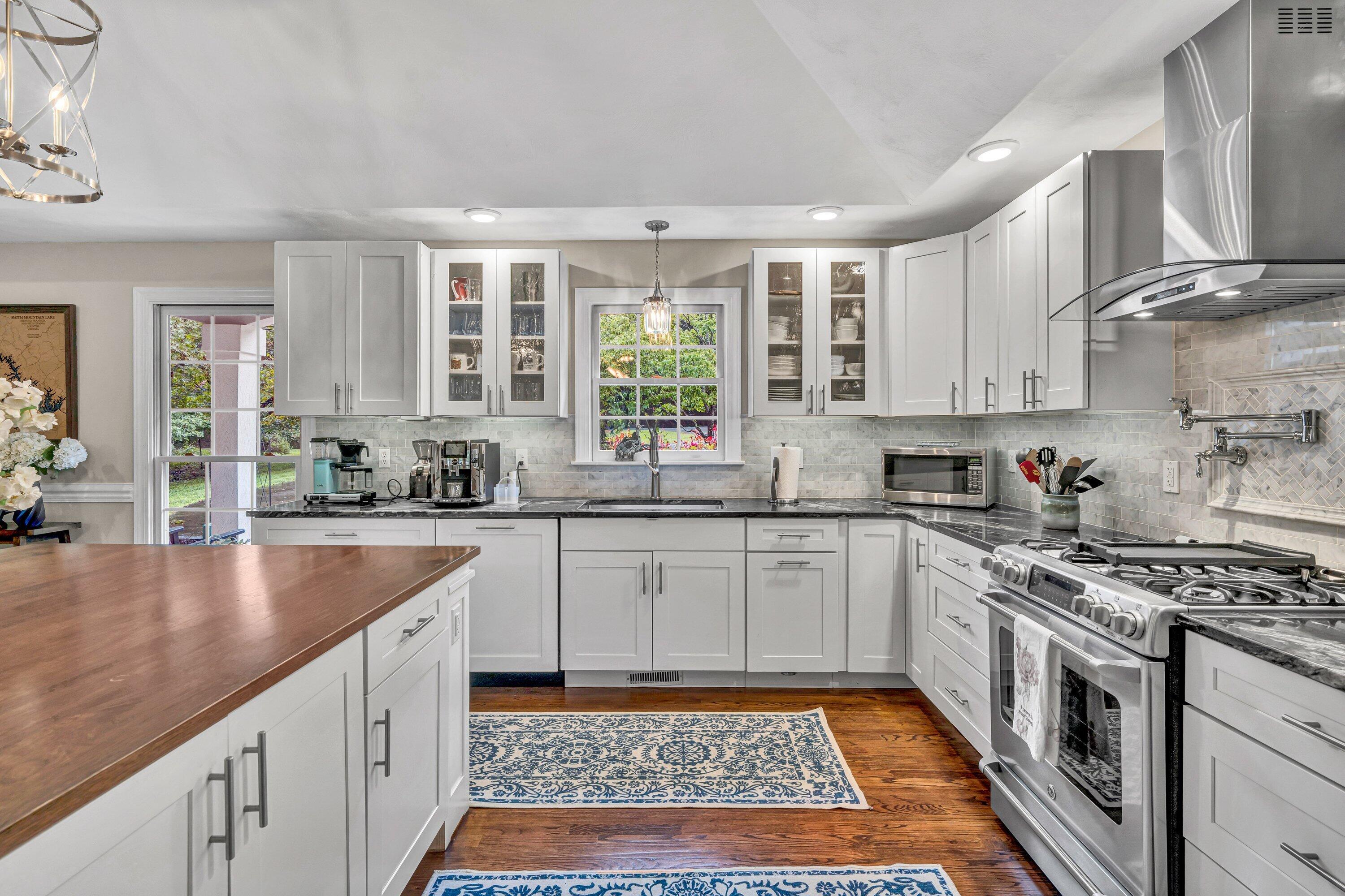 Moneta, Virginia, 24121, United States, 4 Bedrooms Bedrooms, ,3 BathroomsBathrooms,Residential,Active,1909835