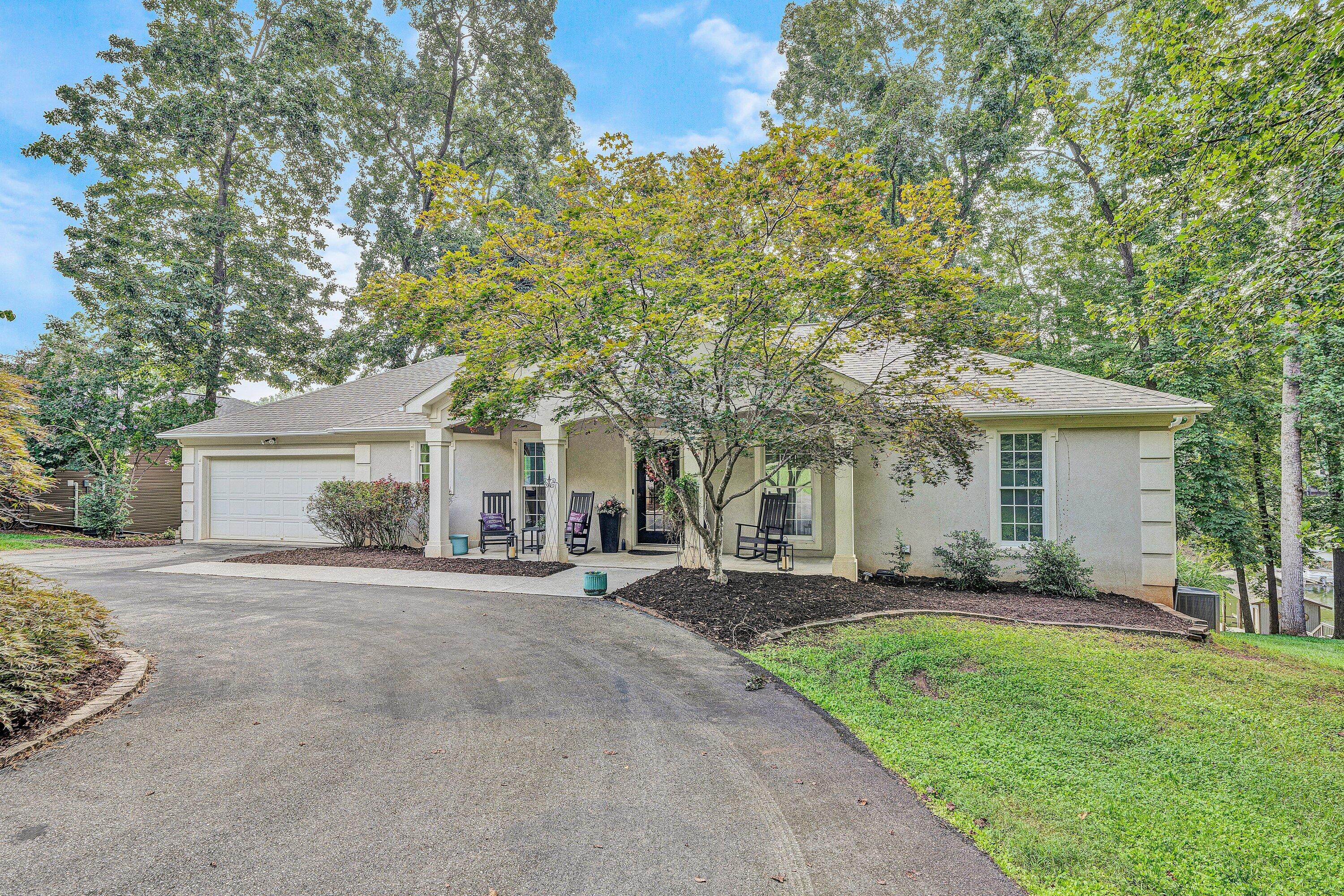 Moneta, Virginia, 24121, United States, 4 Bedrooms Bedrooms, ,3 BathroomsBathrooms,Residential,Active,1909835