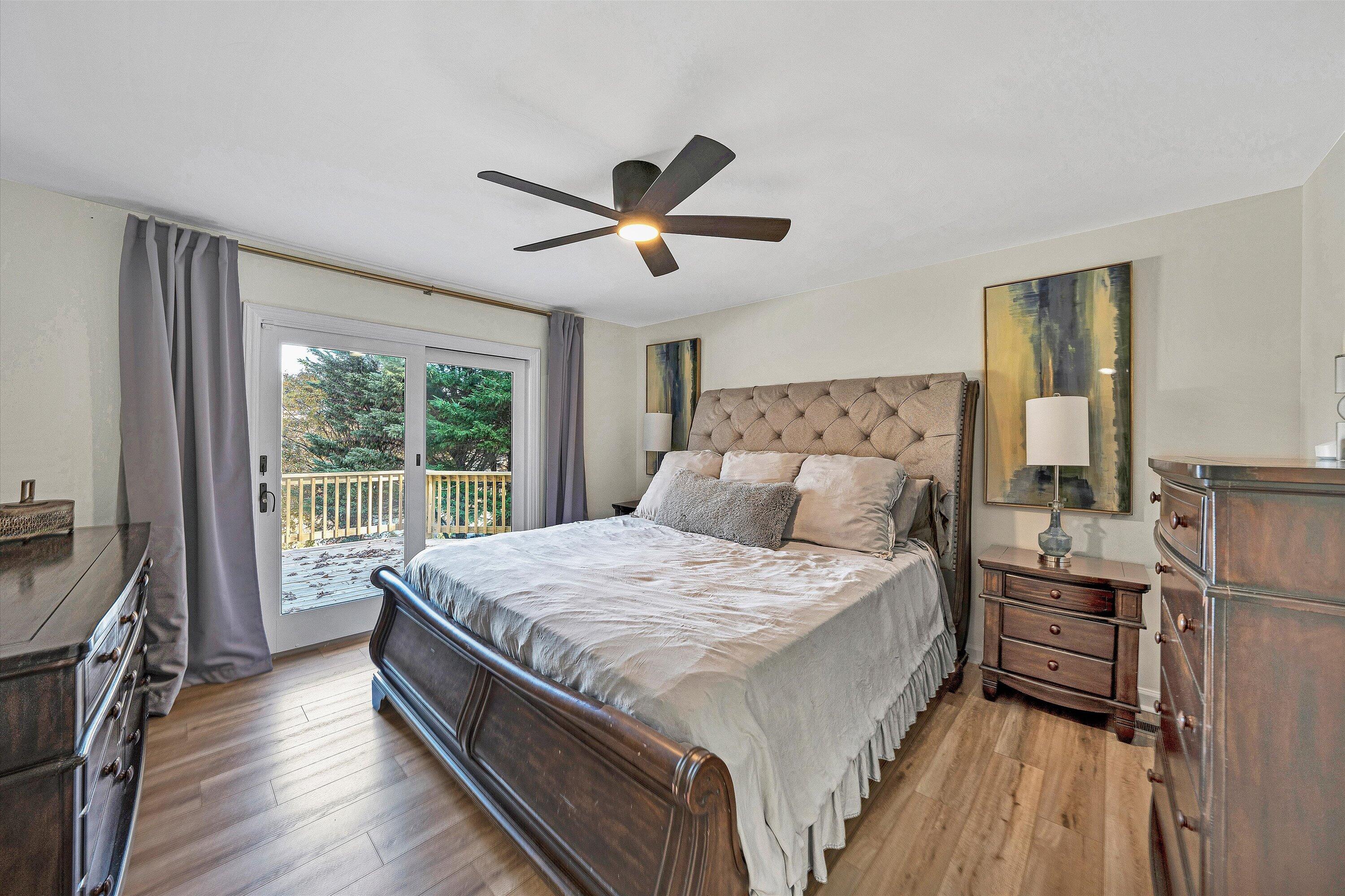 Moneta, Virginia, 24121, United States, 3 Bedrooms Bedrooms, ,3 BathroomsBathrooms,Residential,Active,1988476