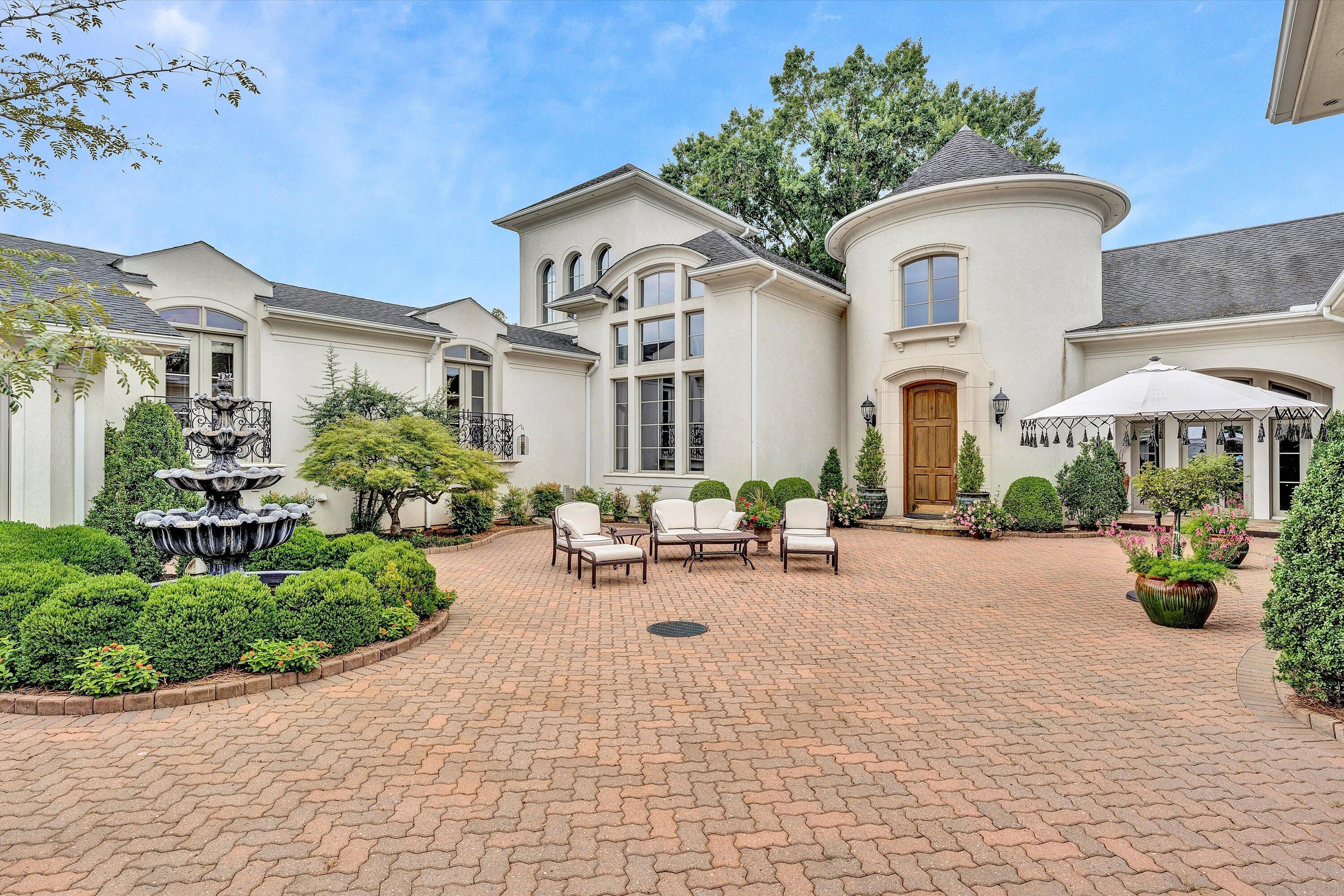 Moneta, Virginia, 24121, United States, 5 Bedrooms Bedrooms, ,9 BathroomsBathrooms,Residential,Active,1919403