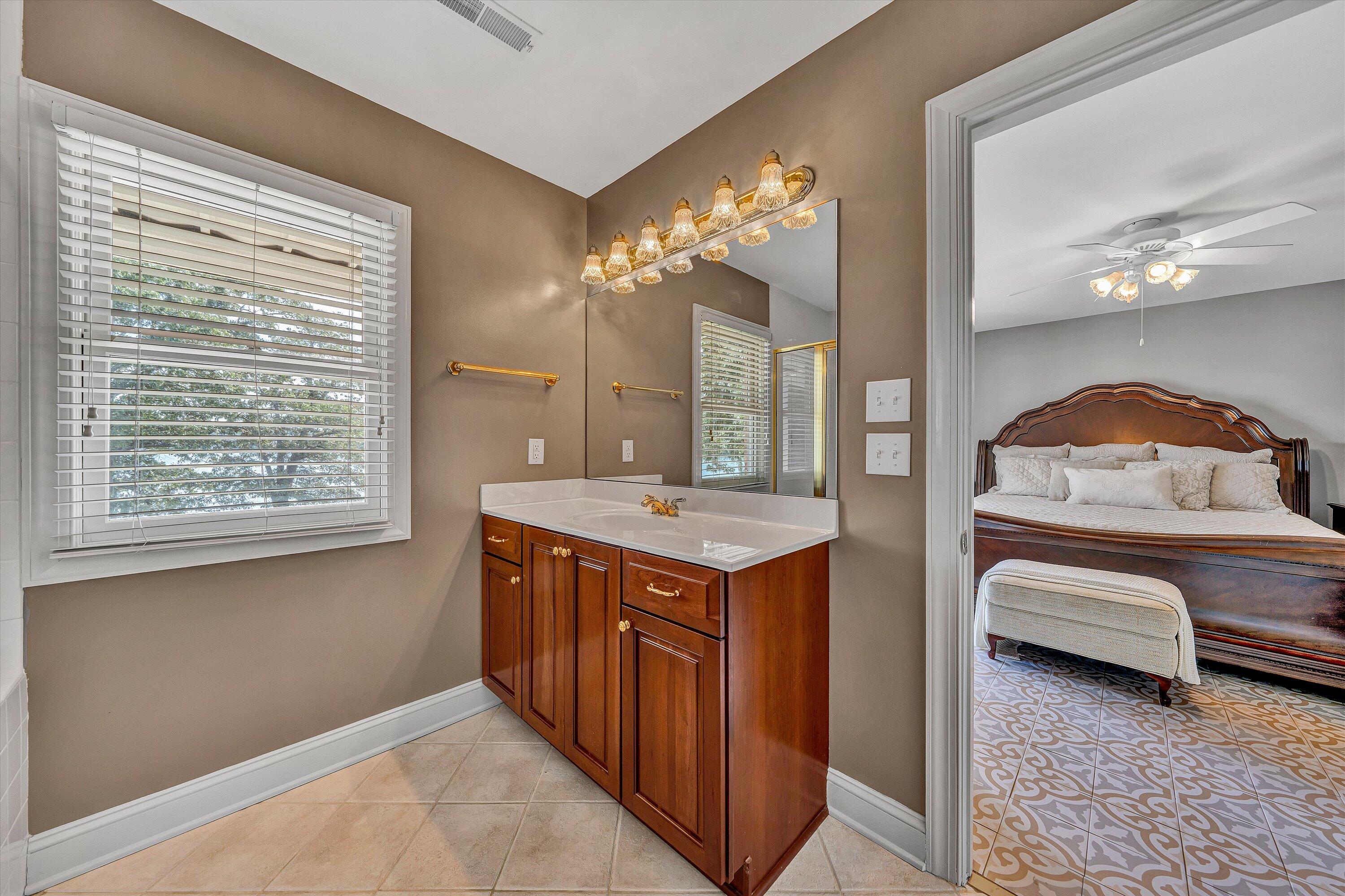 Moneta, Virginia, 24121, United States, 6 Bedrooms Bedrooms, ,7 BathroomsBathrooms,Residential,Active,1953664