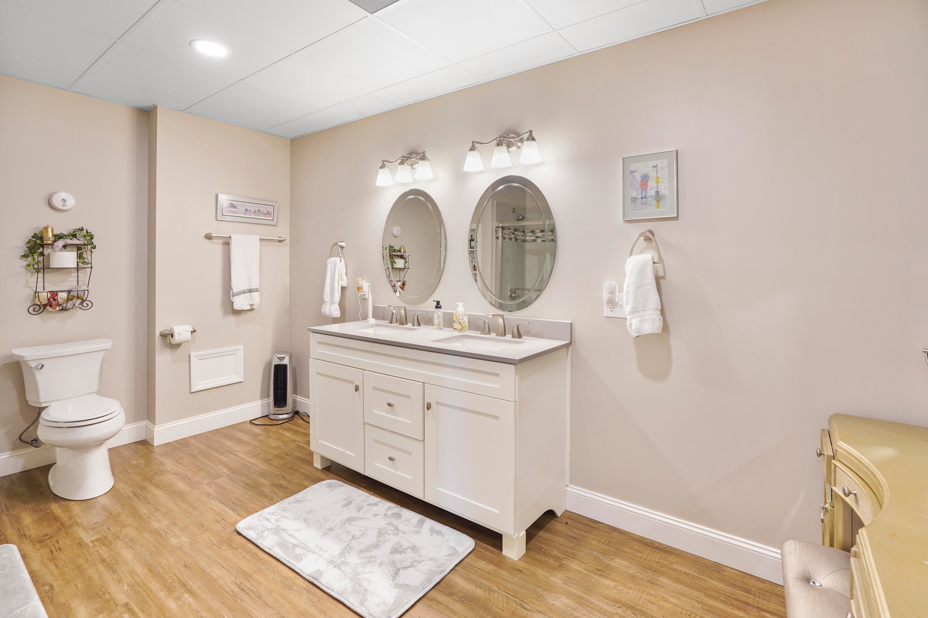 Moneta, Virginia, 24121, United States, 4 Bedrooms Bedrooms, ,4 BathroomsBathrooms,Residential,Active,1945250