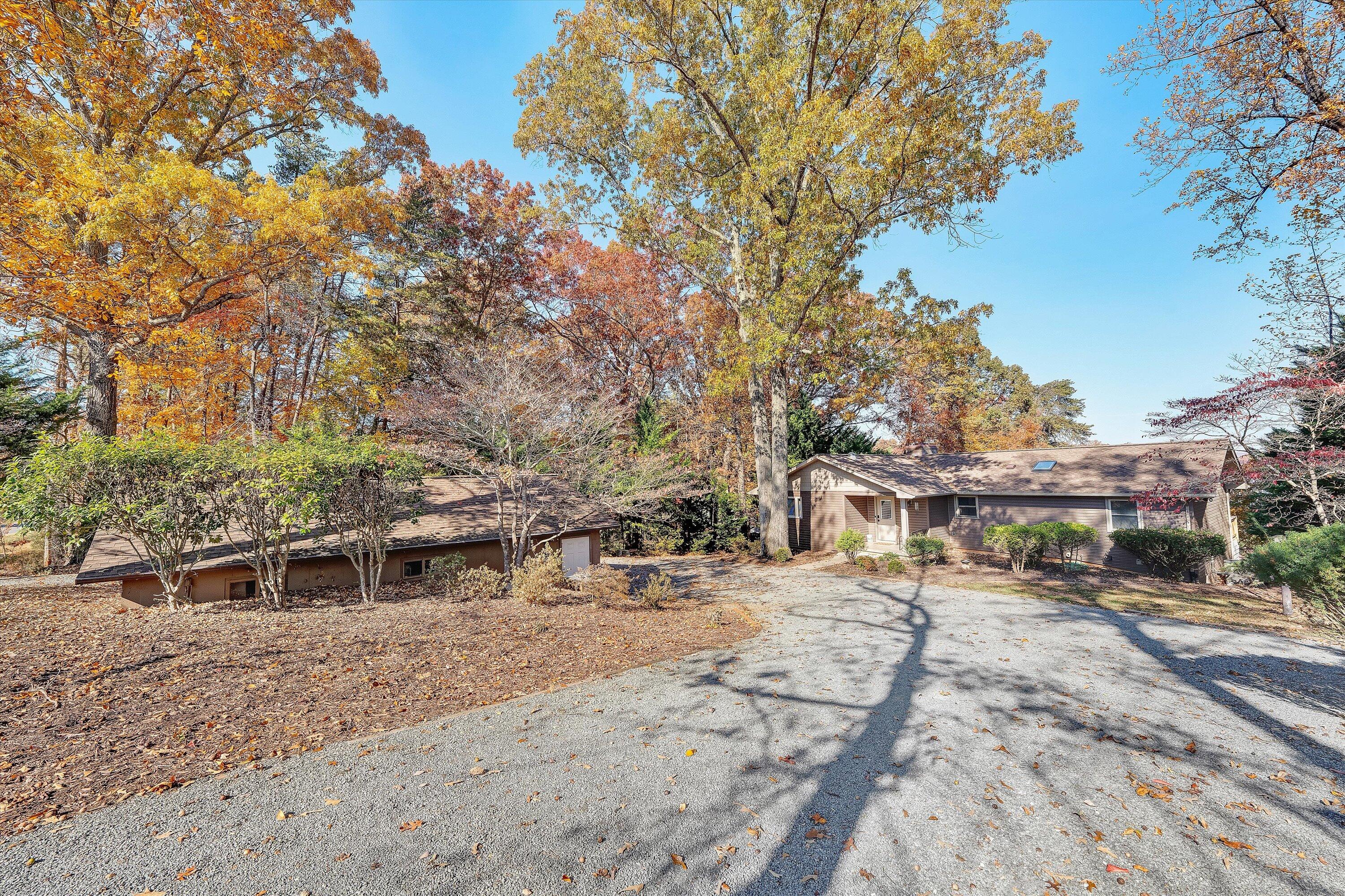 Moneta, Virginia, 24121, United States, 3 Bedrooms Bedrooms, ,3 BathroomsBathrooms,Residential,Active,1988476