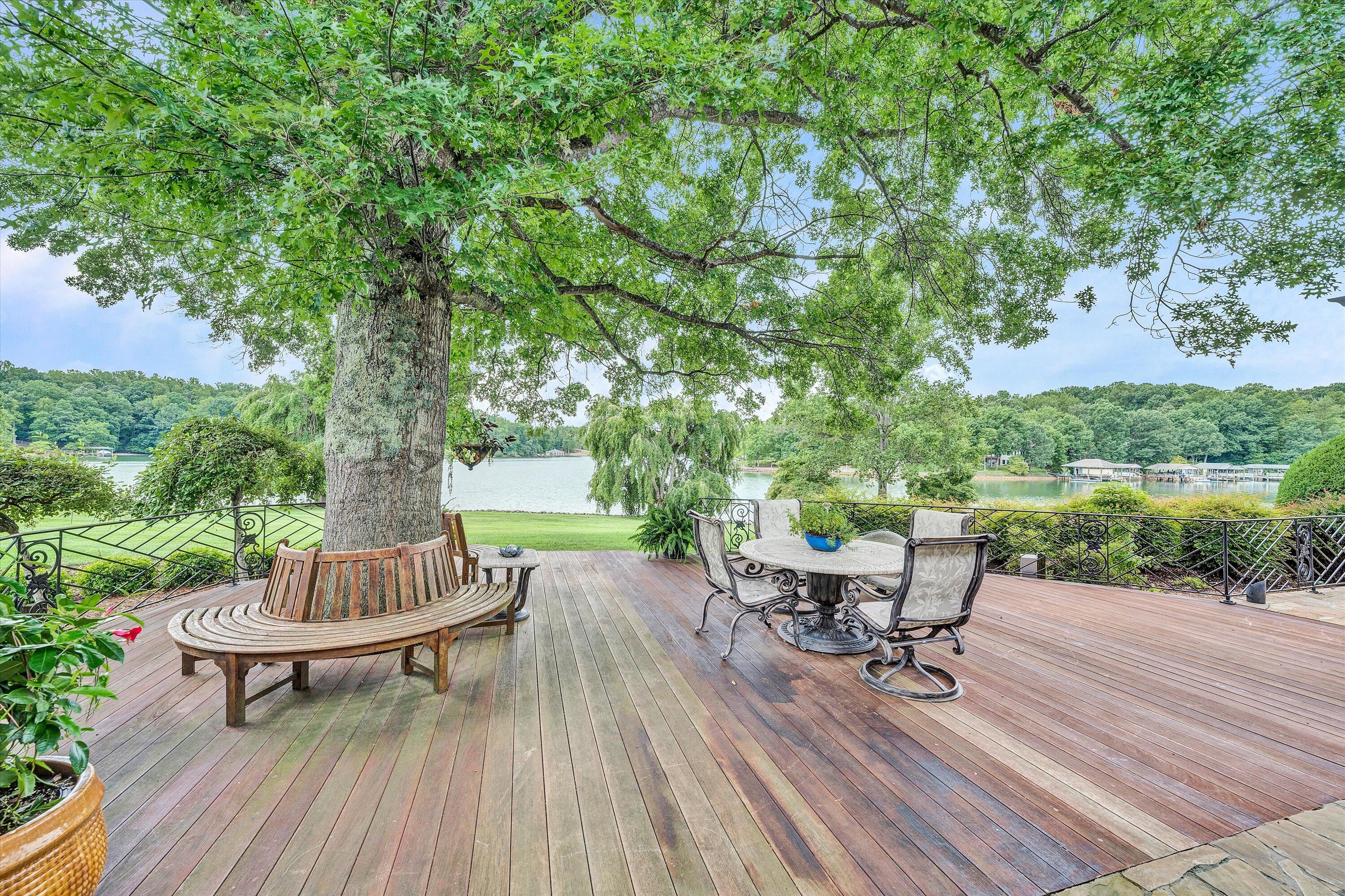 Moneta, Virginia, 24121, United States, 5 Bedrooms Bedrooms, ,9 BathroomsBathrooms,Residential,Active,1919403