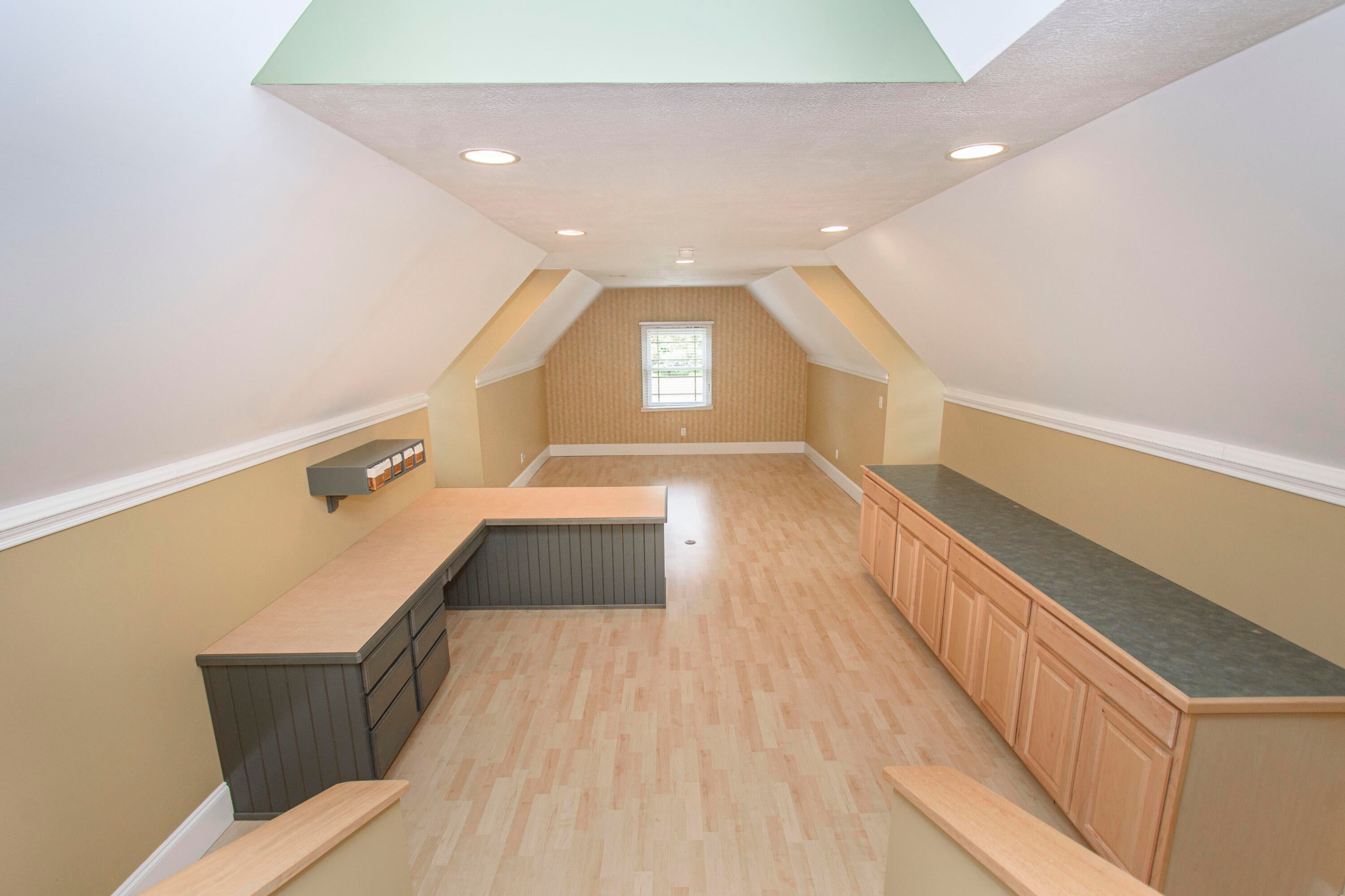 Catawba, Virginia, 24070, United States, 7 Bedrooms Bedrooms, ,6 BathroomsBathrooms,Residential,Active,1945254