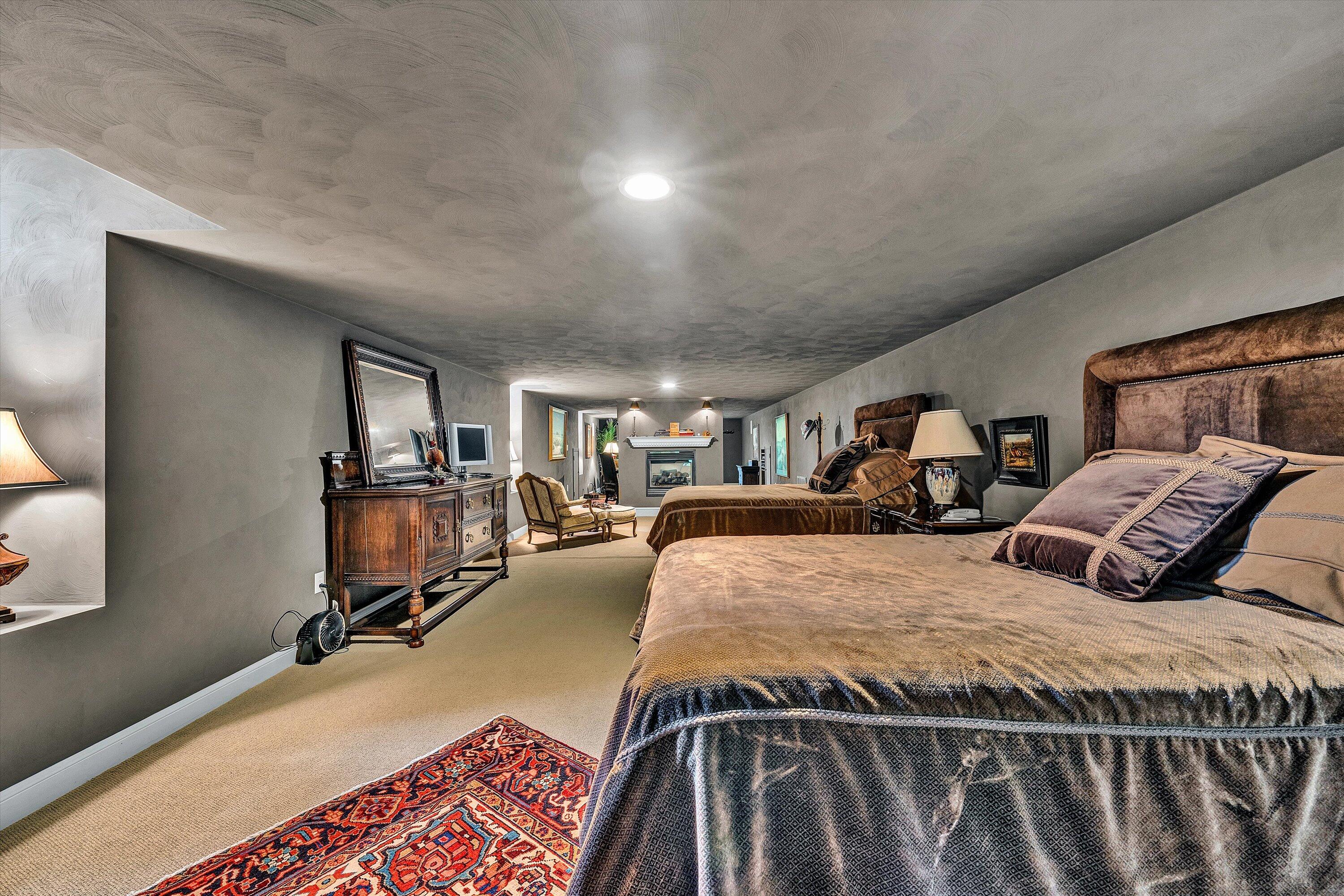 Moneta, Virginia, 24121, United States, 5 Bedrooms Bedrooms, ,9 BathroomsBathrooms,Residential,Active,1919403