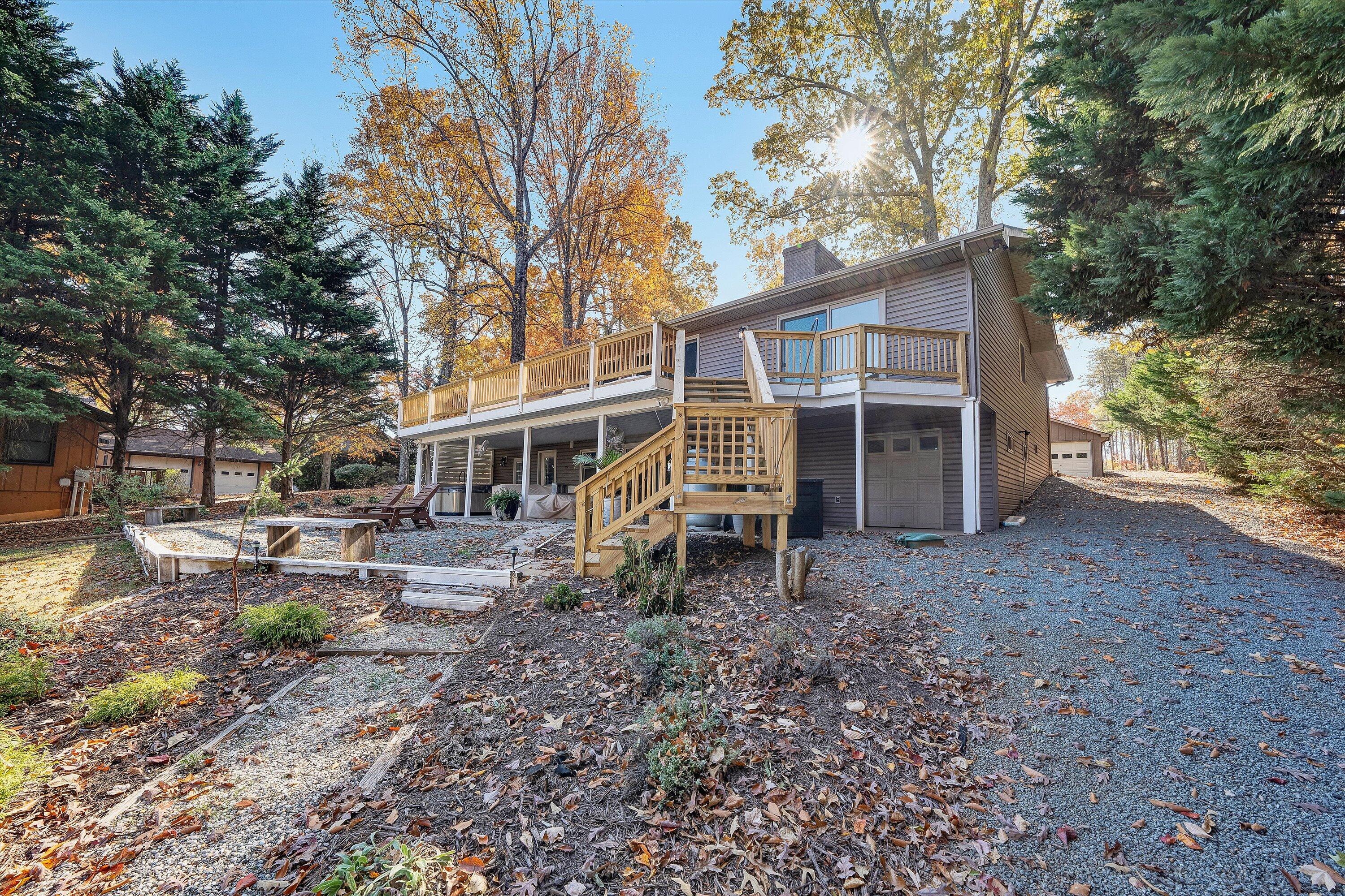 Moneta, Virginia, 24121, United States, 3 Bedrooms Bedrooms, ,3 BathroomsBathrooms,Residential,Active,1988476