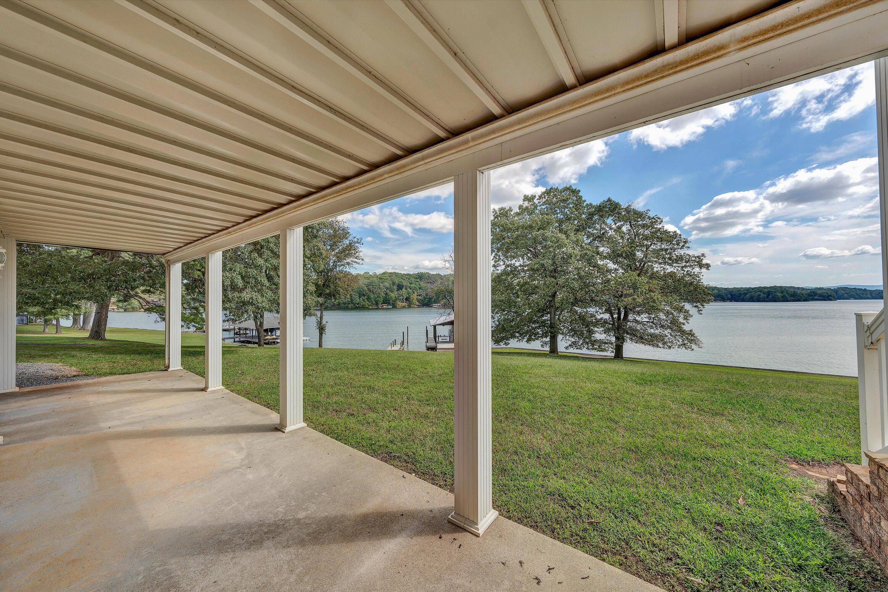 Moneta, Virginia, 24121, United States, 6 Bedrooms Bedrooms, ,7 BathroomsBathrooms,Residential,Active,1953664