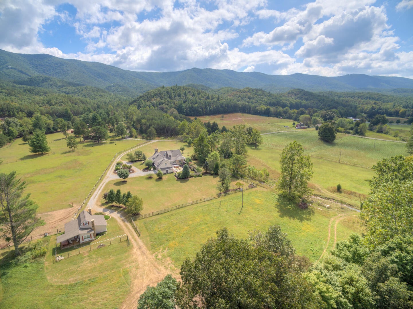 Catawba, Virginia, 24070, United States, 7 Bedrooms Bedrooms, ,6 BathroomsBathrooms,Residential,Active,1945254
