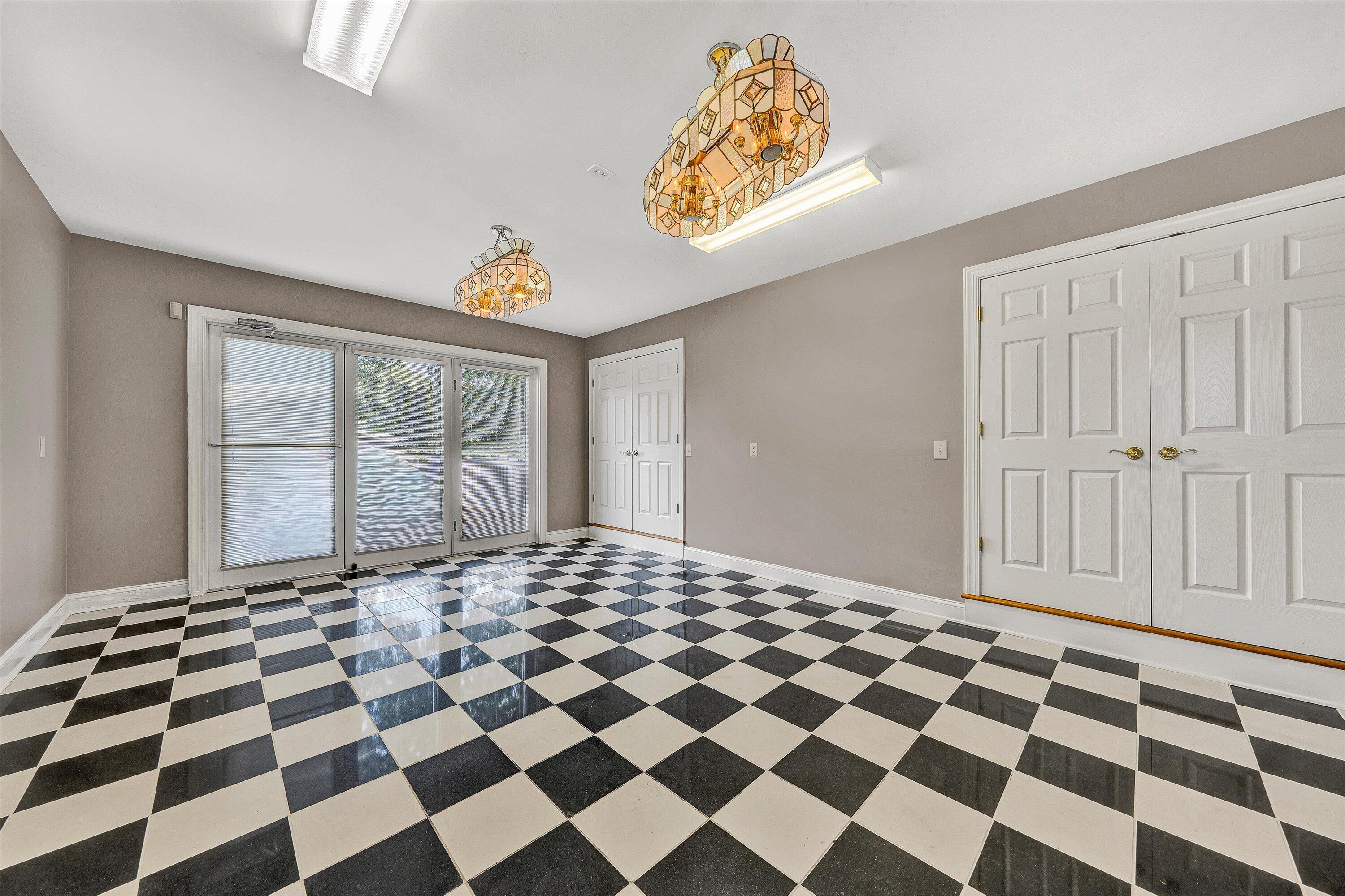 Moneta, Virginia, 24121, United States, 6 Bedrooms Bedrooms, ,7 BathroomsBathrooms,Residential,Active,1953664