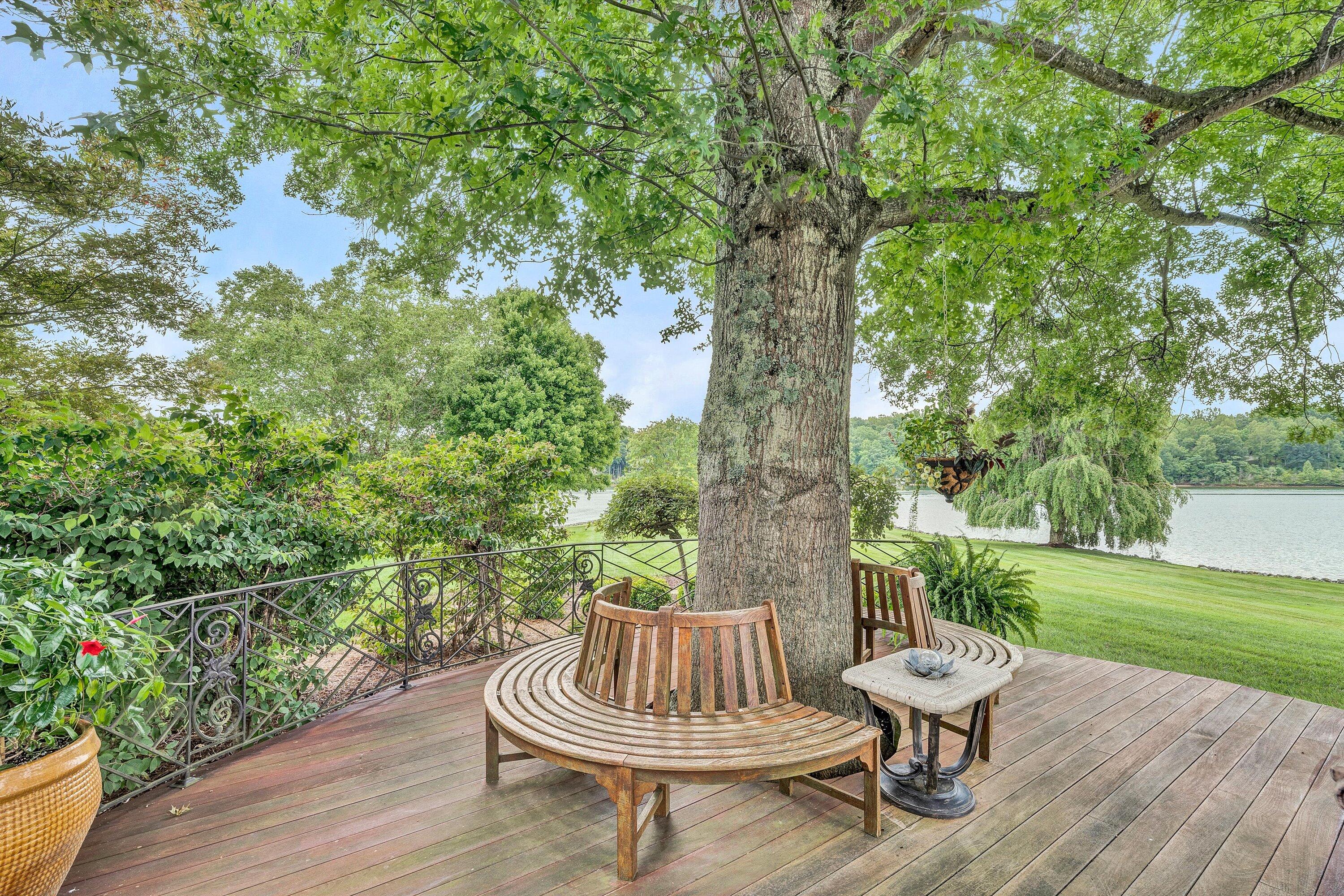 Moneta, Virginia, 24121, United States, 5 Bedrooms Bedrooms, ,9 BathroomsBathrooms,Residential,Active,1919403