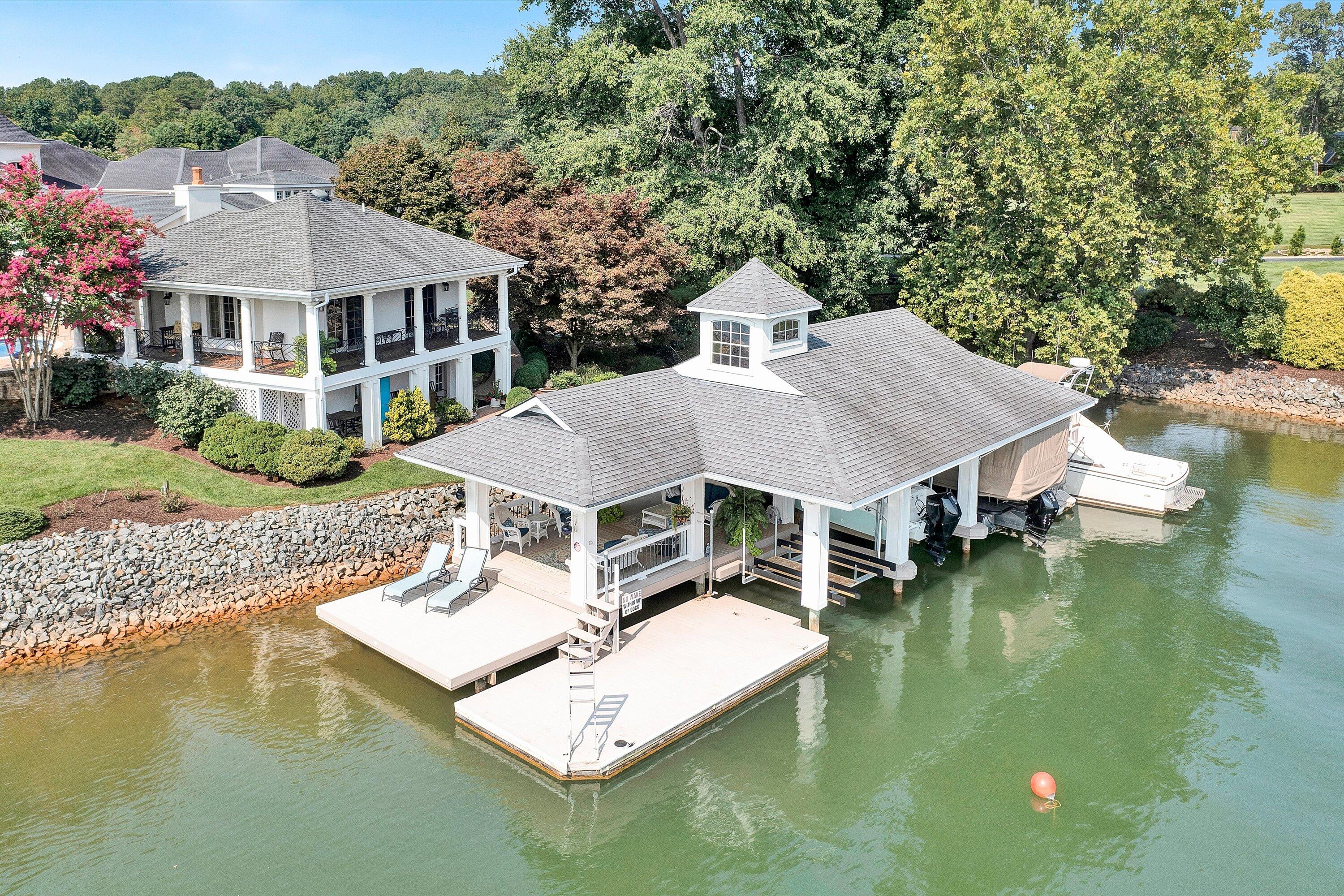 Moneta, Virginia, 24121, United States, 5 Bedrooms Bedrooms, ,9 BathroomsBathrooms,Residential,Active,1919403