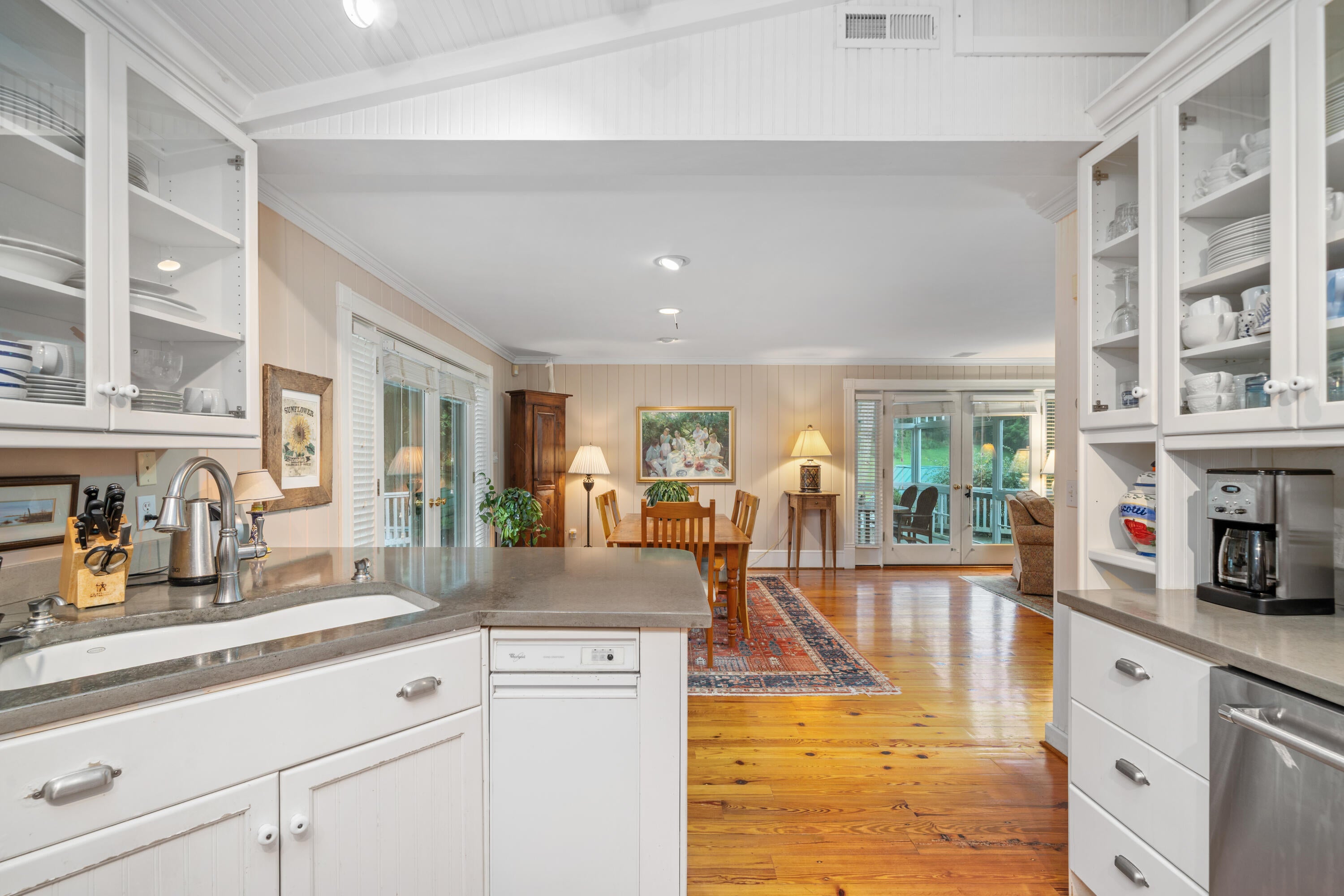 Troutville, Virginia, 24175, United States, 5 Bedrooms Bedrooms, ,4 BathroomsBathrooms,Residential,Active,1965837