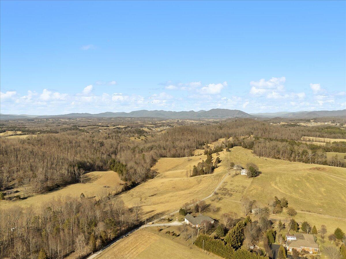 Fincastle, Virginia, 24090, United States, 3 Bedrooms Bedrooms, ,4 BathroomsBathrooms,Residential,Active,1945492