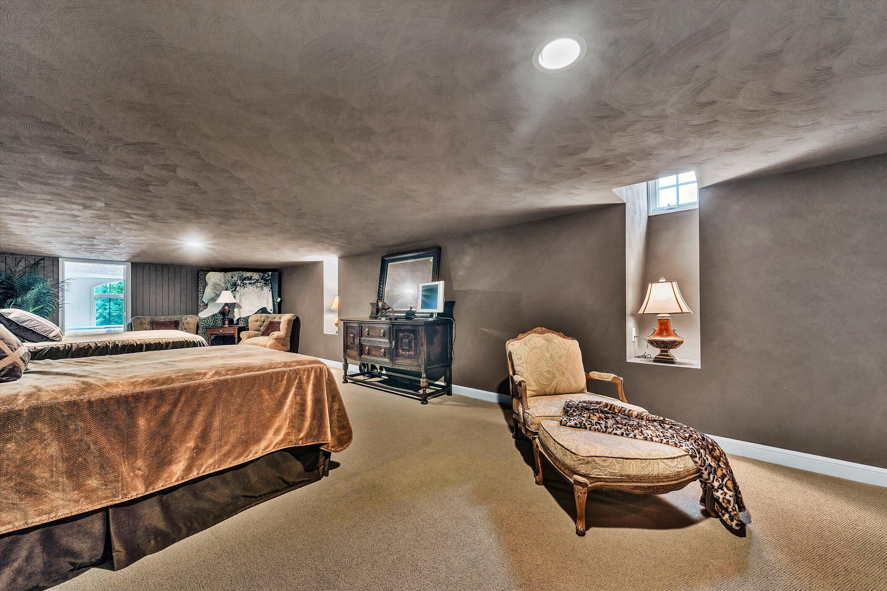 Moneta, Virginia, 24121, United States, 5 Bedrooms Bedrooms, ,9 BathroomsBathrooms,Residential,Active,1919403
