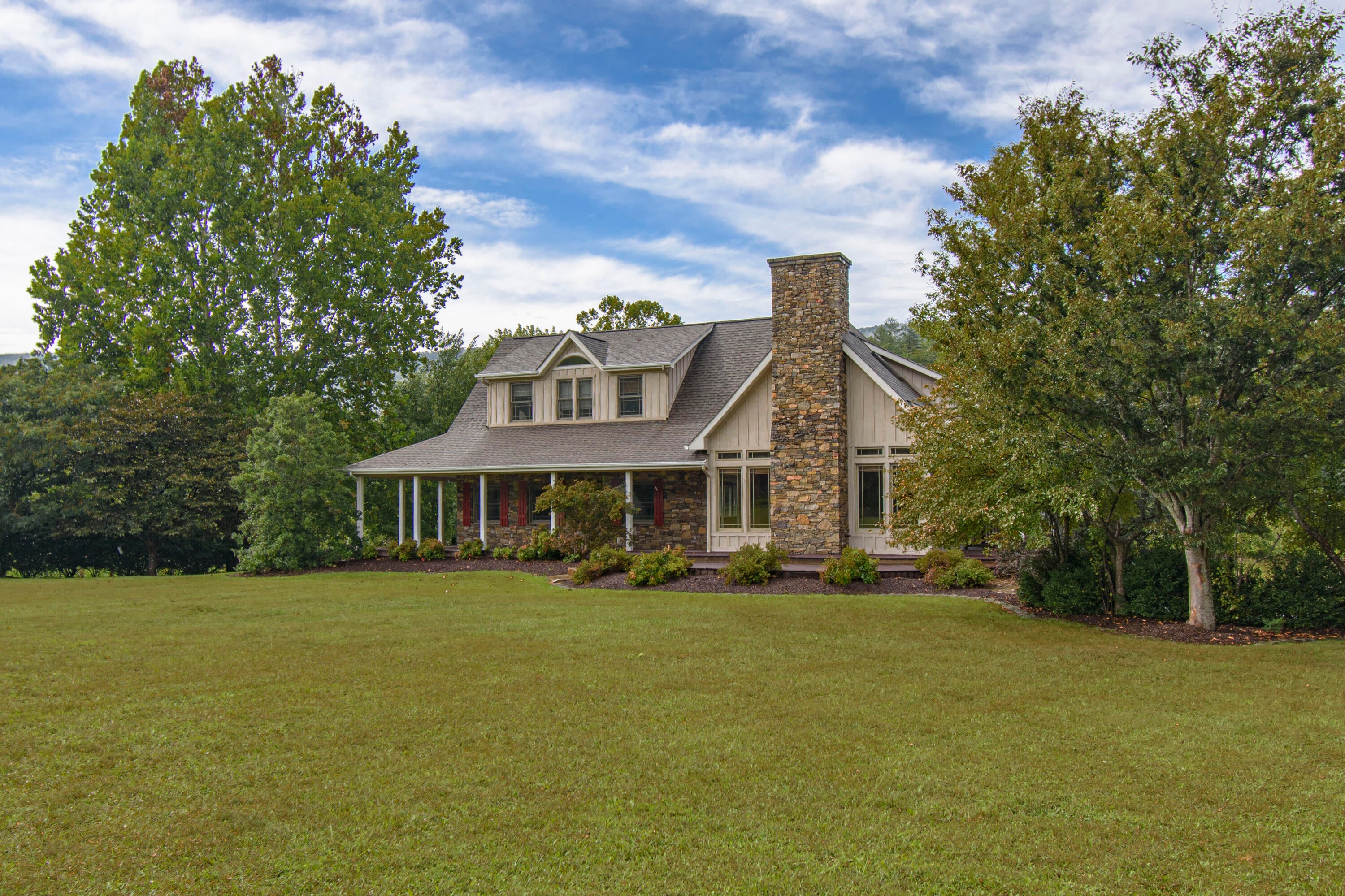 Catawba, Virginia, 24070, United States, 7 Bedrooms Bedrooms, ,6 BathroomsBathrooms,Residential,Active,1945254