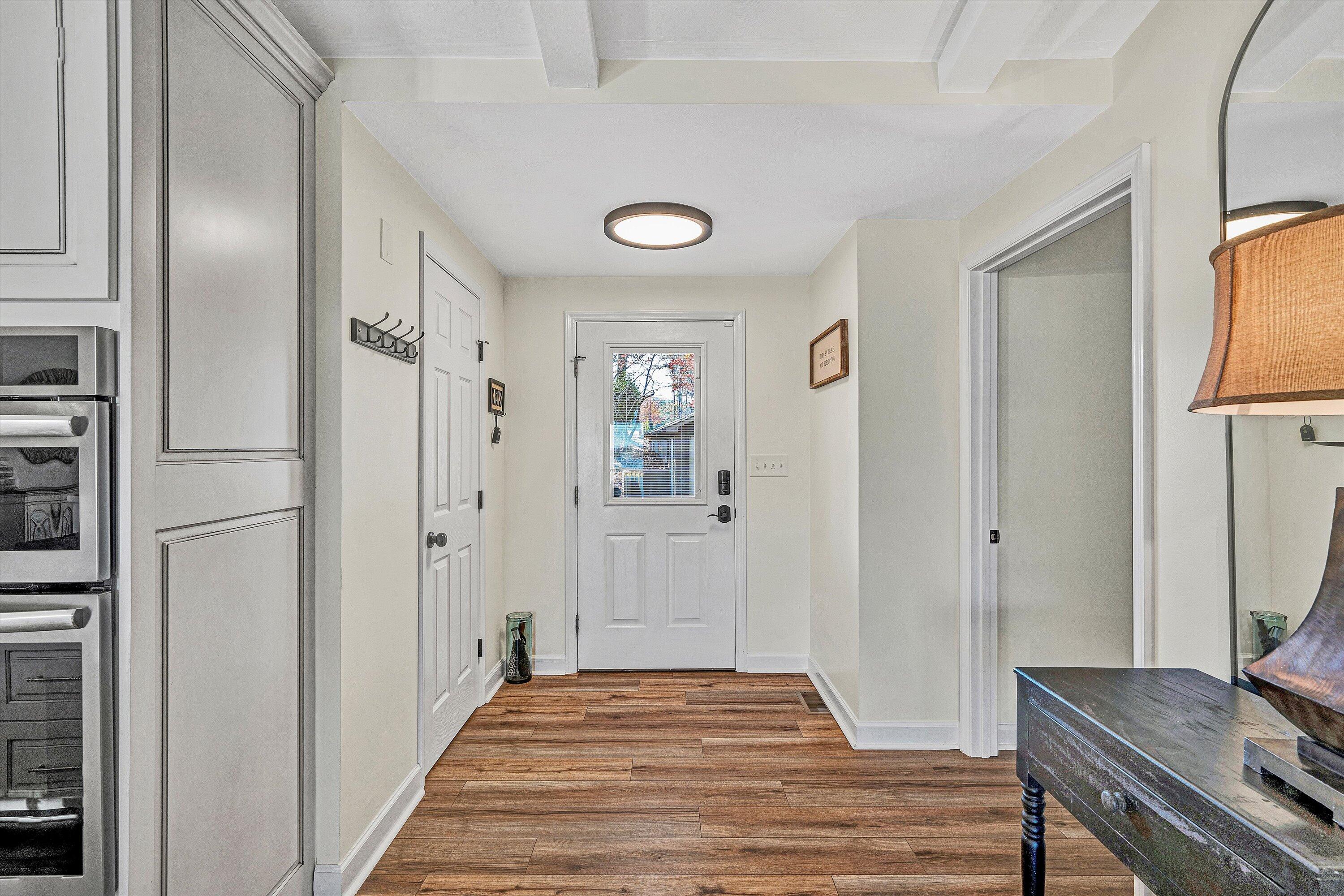 Moneta, Virginia, 24121, United States, 3 Bedrooms Bedrooms, ,3 BathroomsBathrooms,Residential,Active,1988476