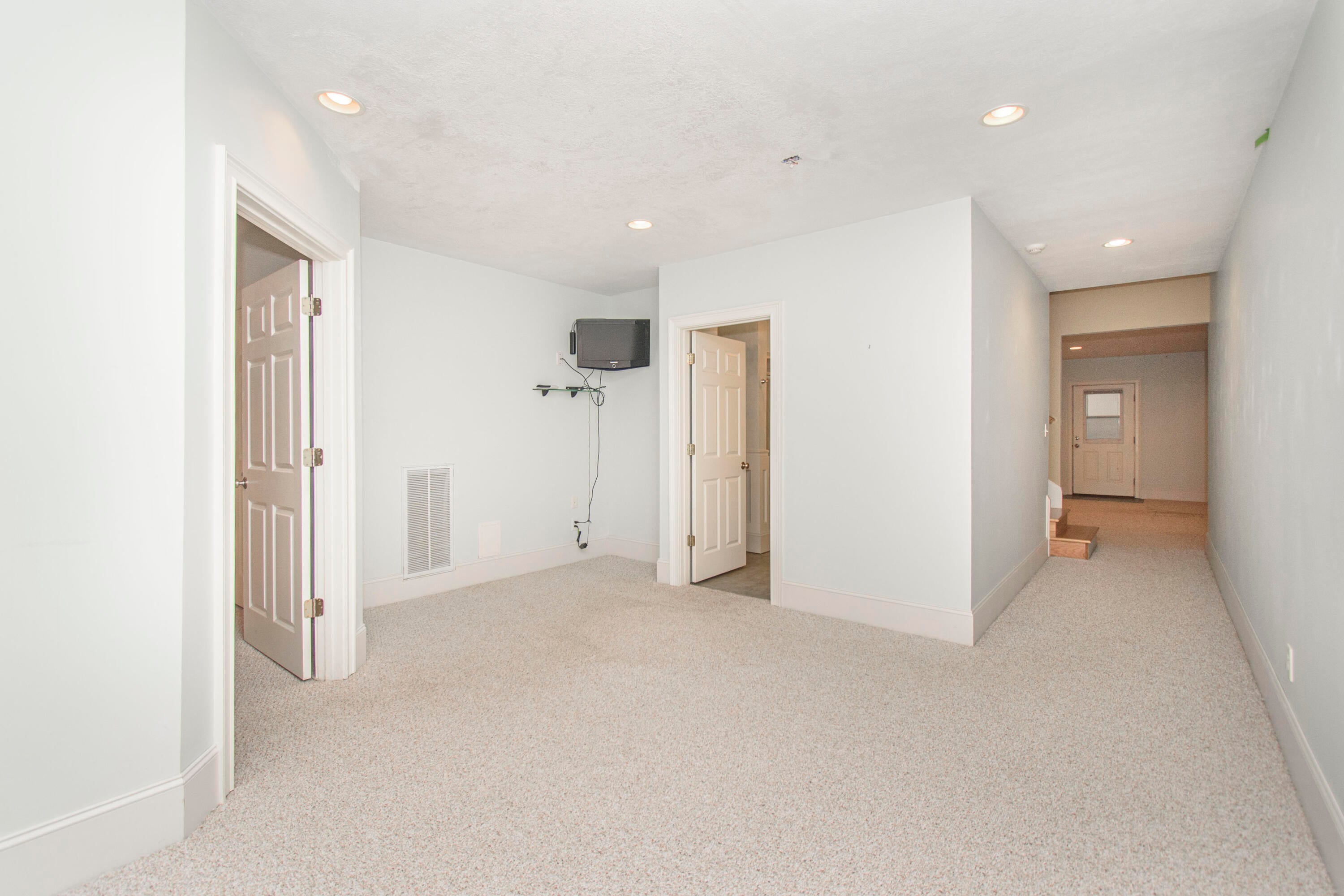 Catawba, Virginia, 24070, United States, 7 Bedrooms Bedrooms, ,6 BathroomsBathrooms,Residential,Active,1945254