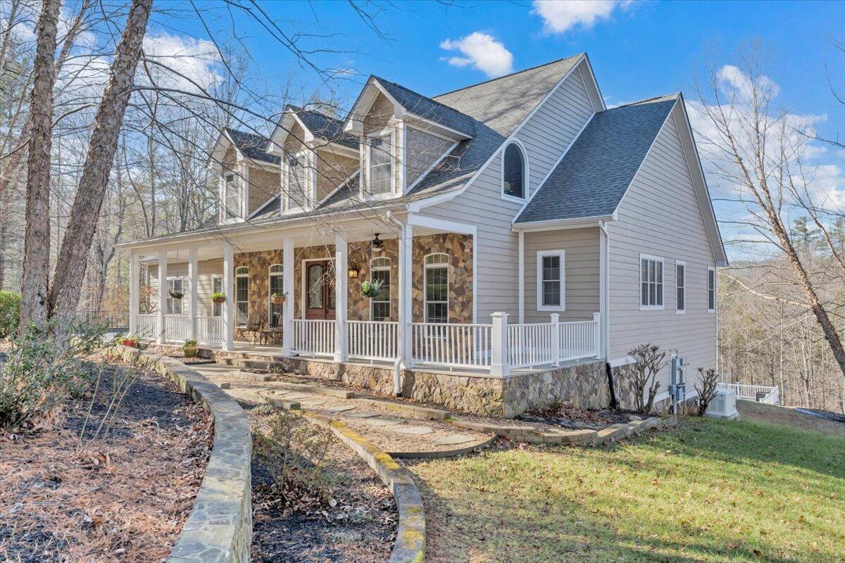 Roanoke, Virginia, 24014, United States, 4 Bedrooms Bedrooms, ,4 BathroomsBathrooms,Residential,Active,2001334