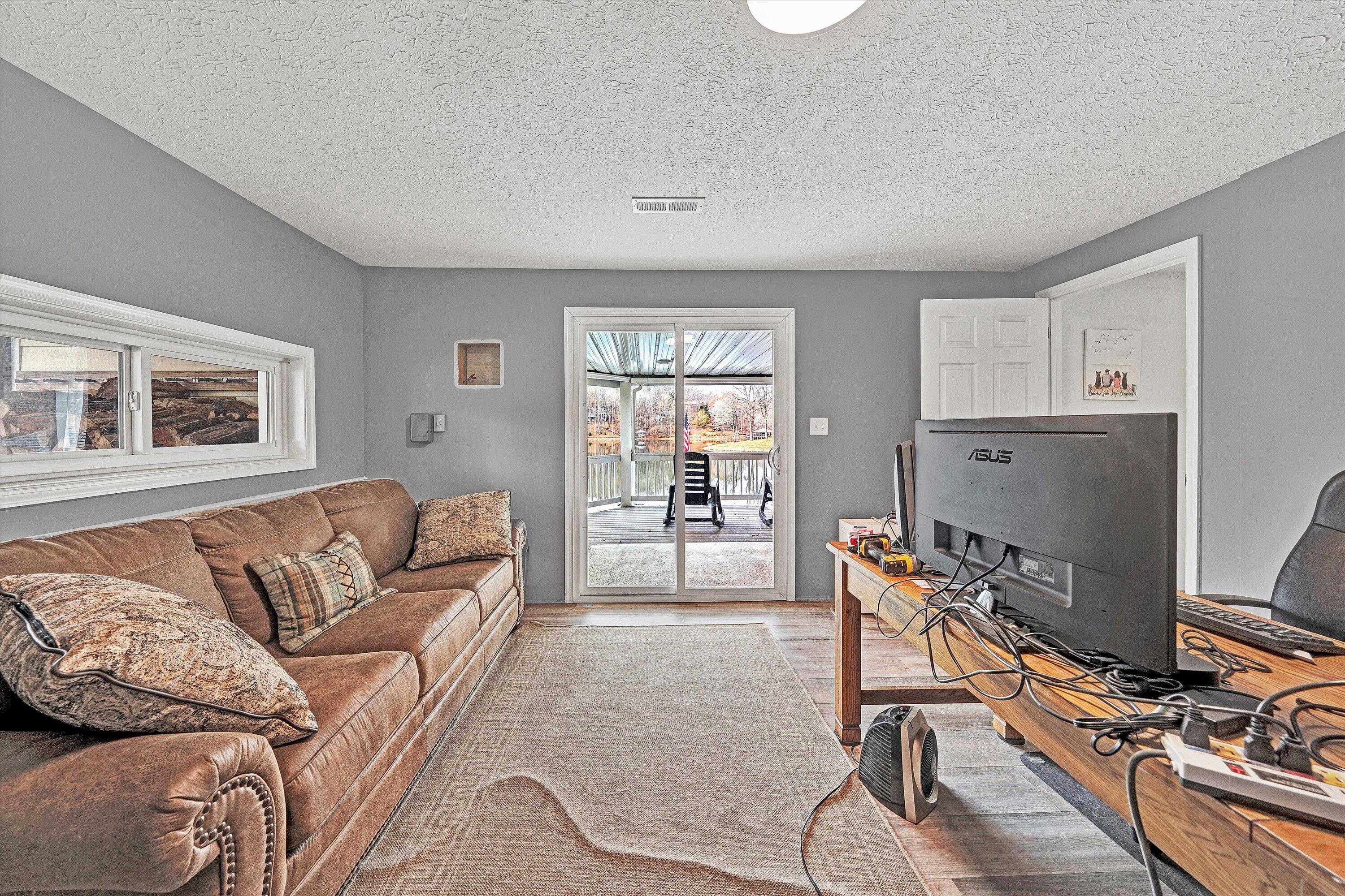 Wirtz, Virginia, 24184, United States, 5 Bedrooms Bedrooms, ,4 BathroomsBathrooms,Residential,Active,1998599