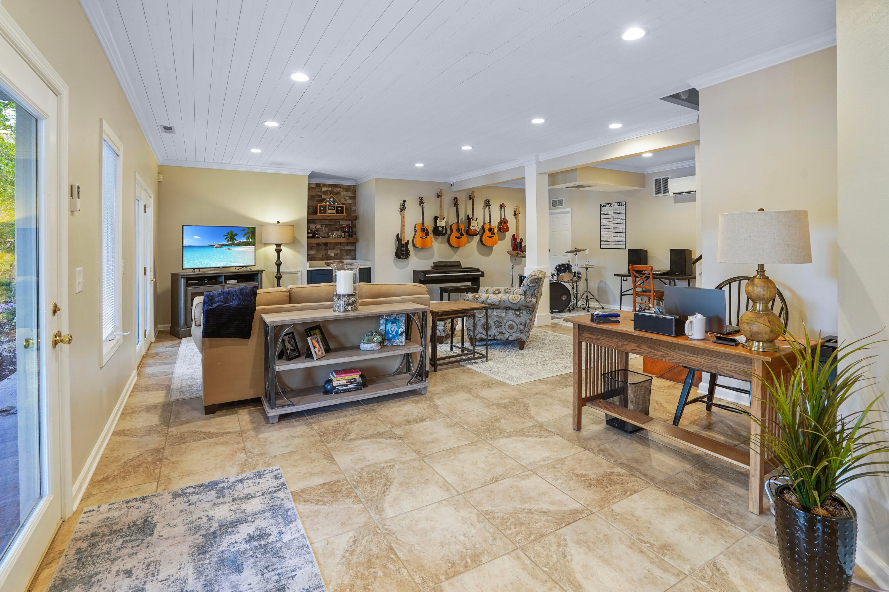 Moneta, Virginia, 24121, United States, 4 Bedrooms Bedrooms, ,4 BathroomsBathrooms,Residential,Active,1988441