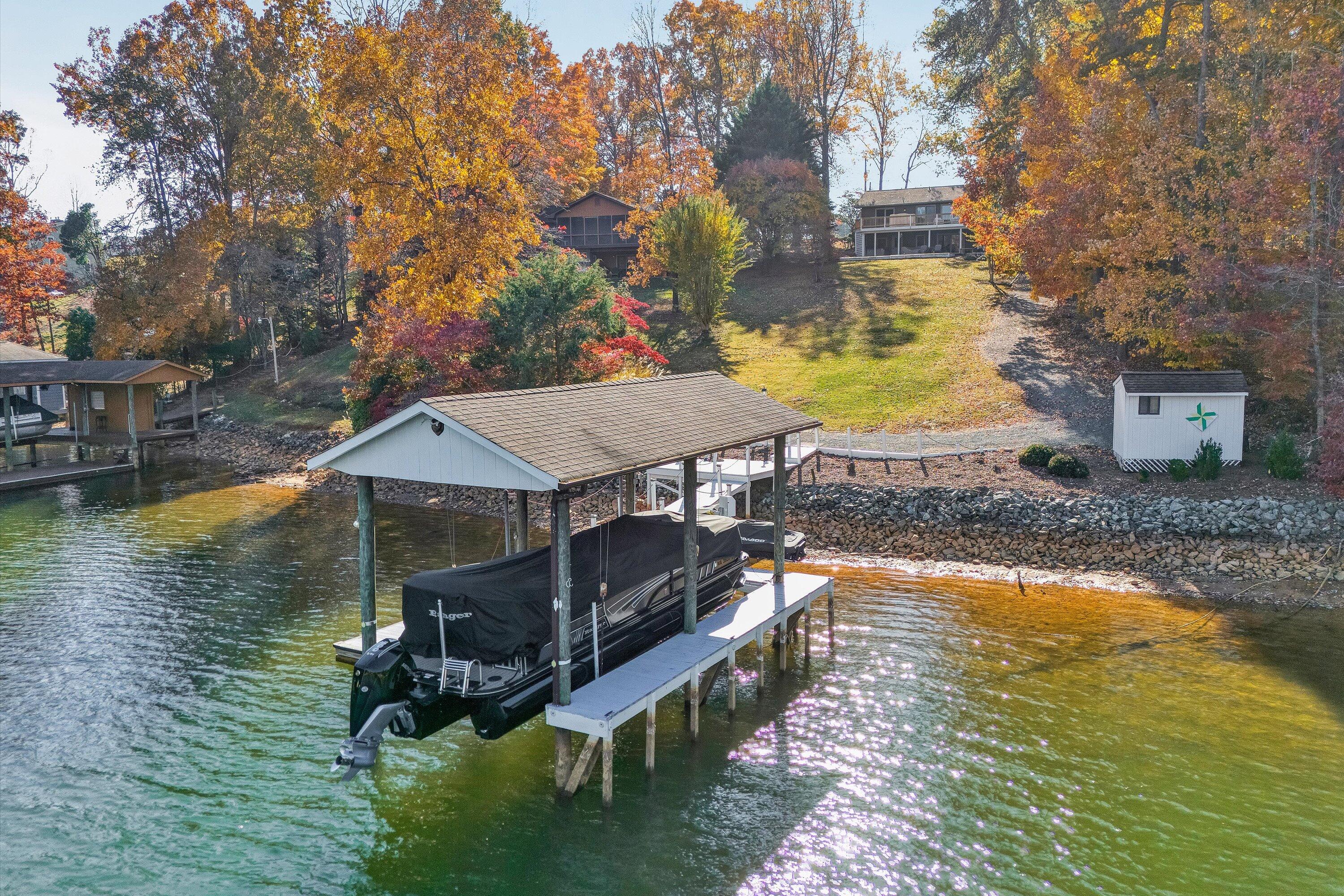 Moneta, Virginia, 24121, United States, 3 Bedrooms Bedrooms, ,3 BathroomsBathrooms,Residential,Active,1988476