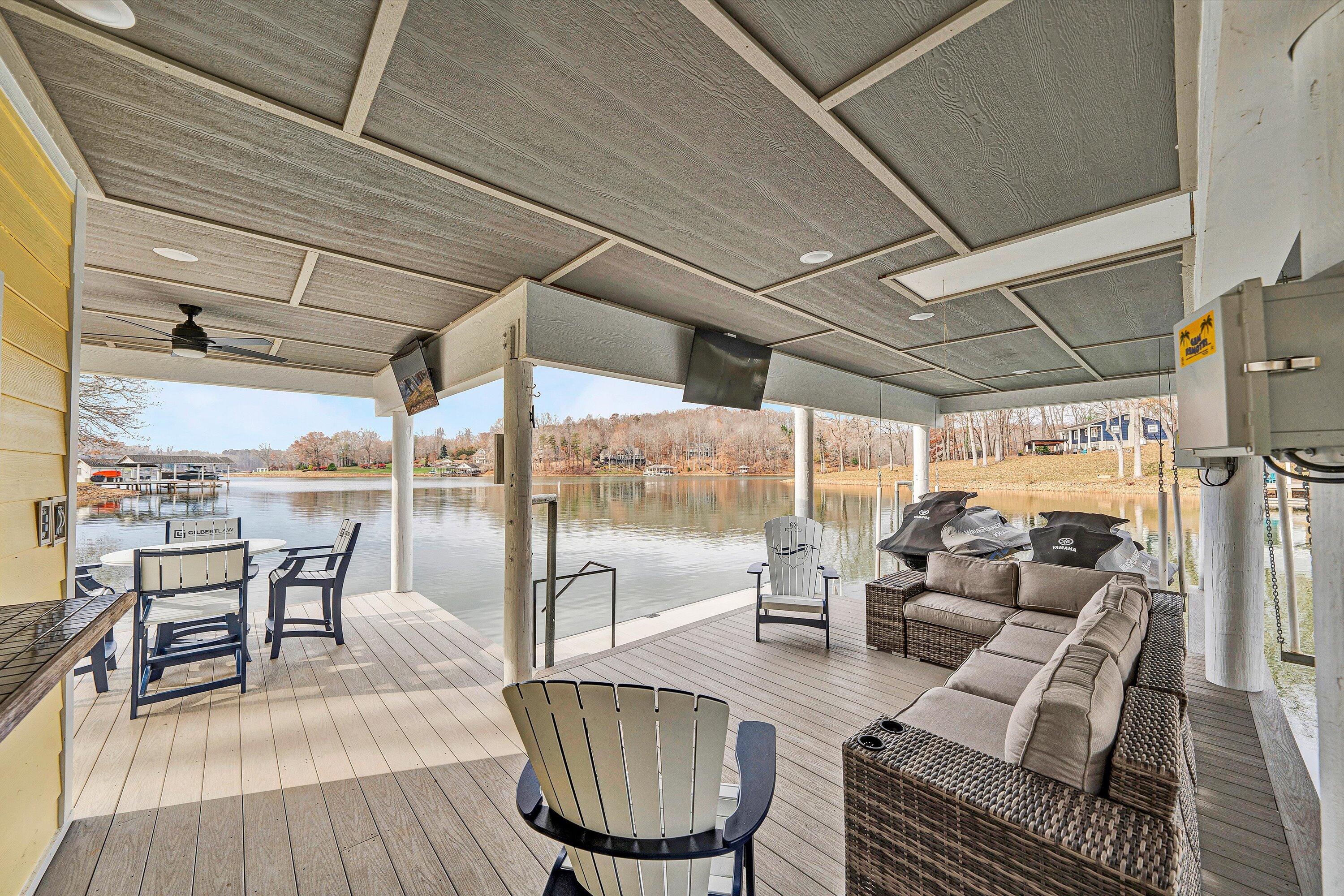 Wirtz, Virginia, 24184, United States, 5 Bedrooms Bedrooms, ,4 BathroomsBathrooms,Residential,Active,1998599