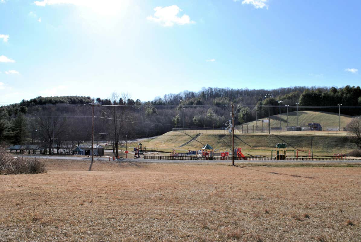 218 BALLPARK DR, HILLSVILLE, VA 24343, photo 1 of 15