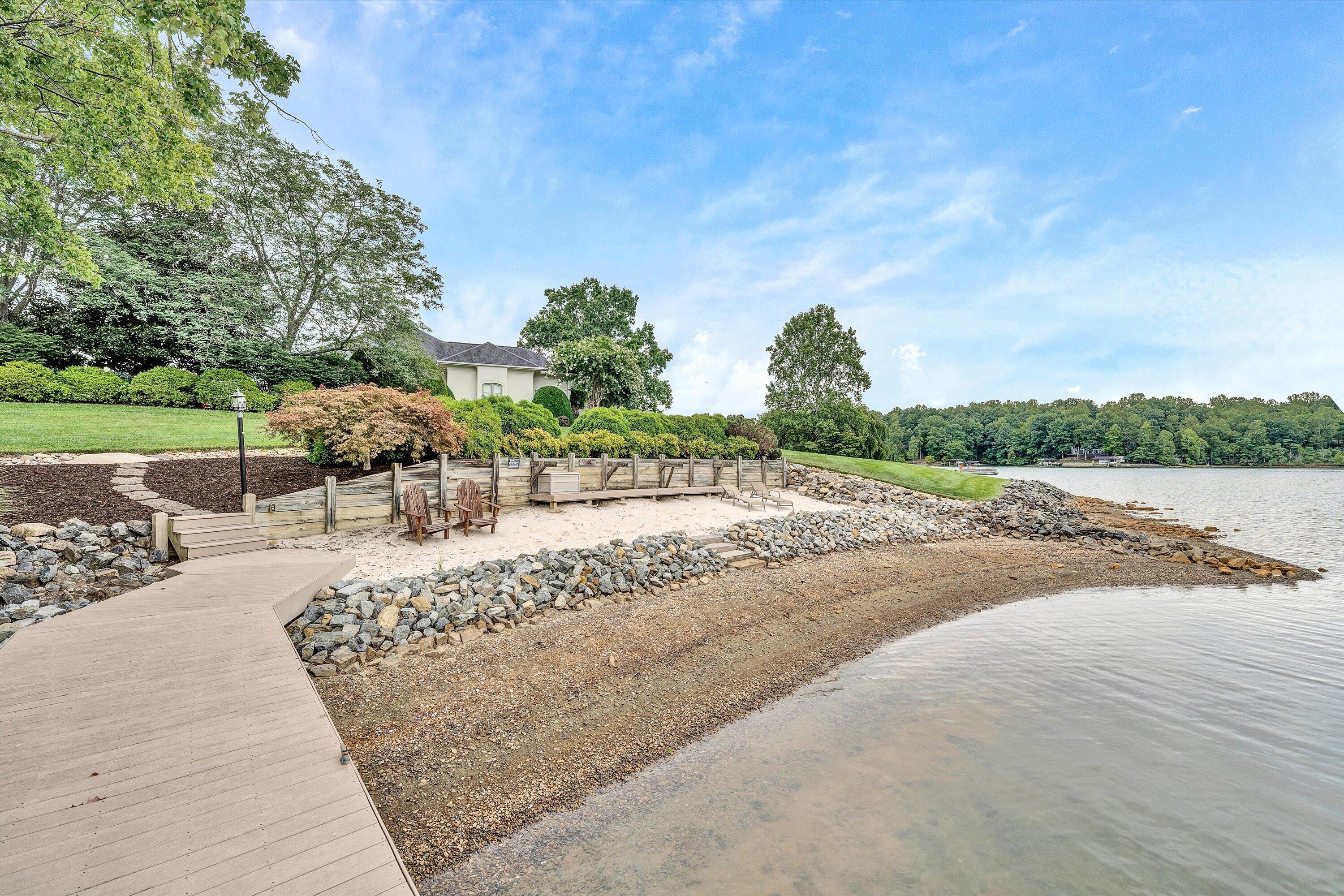 Moneta, Virginia, 24121, United States, 5 Bedrooms Bedrooms, ,9 BathroomsBathrooms,Residential,Active,1919403