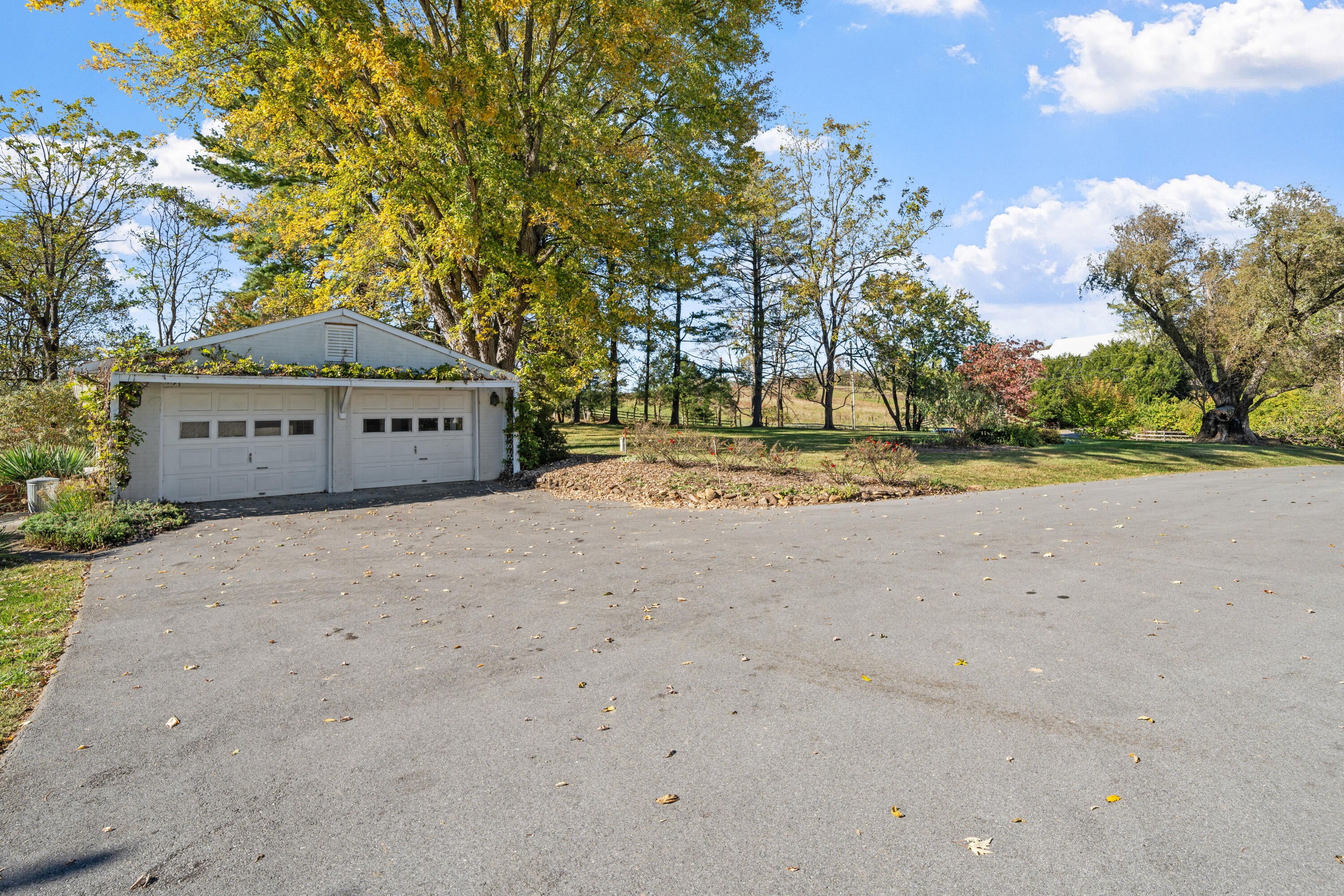 Troutville, Virginia, 24175, United States, 5 Bedrooms Bedrooms, ,4 BathroomsBathrooms,Residential,Active,1965837