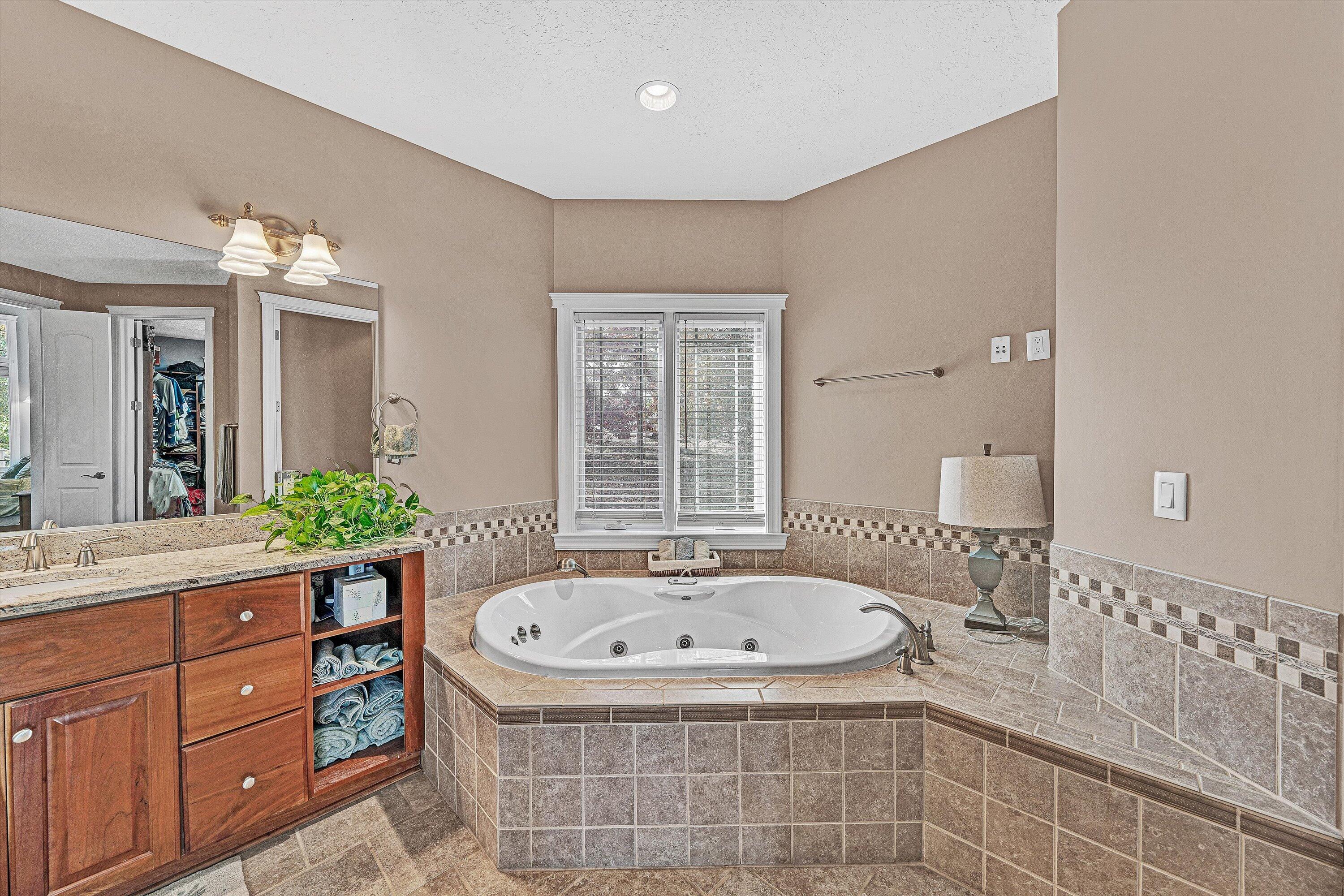 Moneta, Virginia, 24121, United States, 5 Bedrooms Bedrooms, ,6 BathroomsBathrooms,Residential,Active,1973555