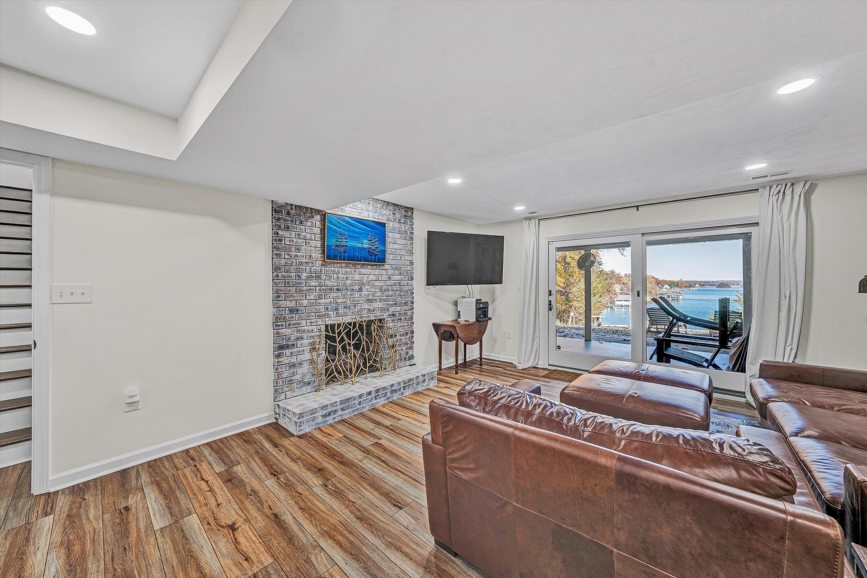 Moneta, Virginia, 24121, United States, 3 Bedrooms Bedrooms, ,3 BathroomsBathrooms,Residential,Active,1988476