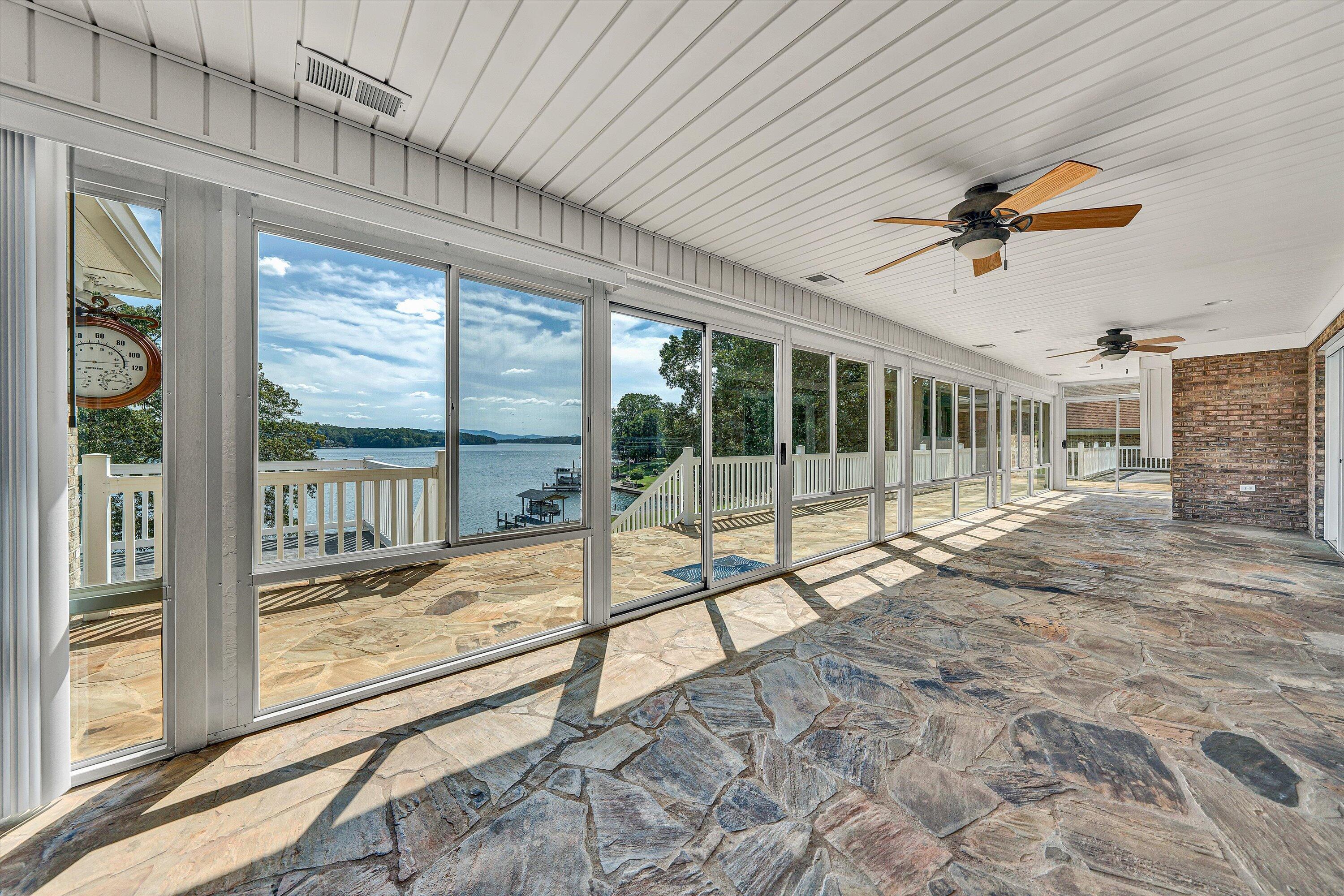 Moneta, Virginia, 24121, United States, 6 Bedrooms Bedrooms, ,7 BathroomsBathrooms,Residential,Active,1953664