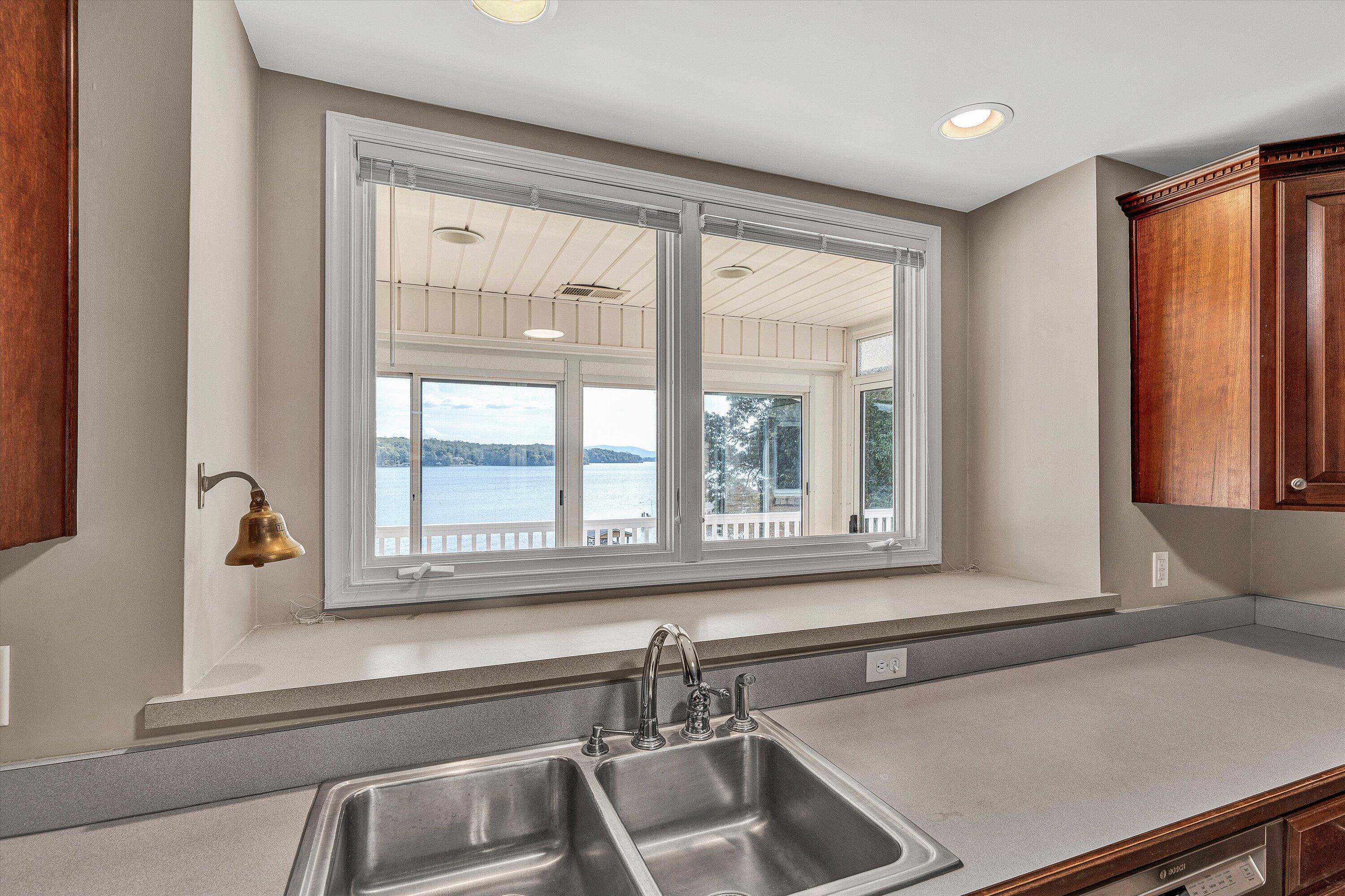 Moneta, Virginia, 24121, United States, 6 Bedrooms Bedrooms, ,7 BathroomsBathrooms,Residential,Active,1953664