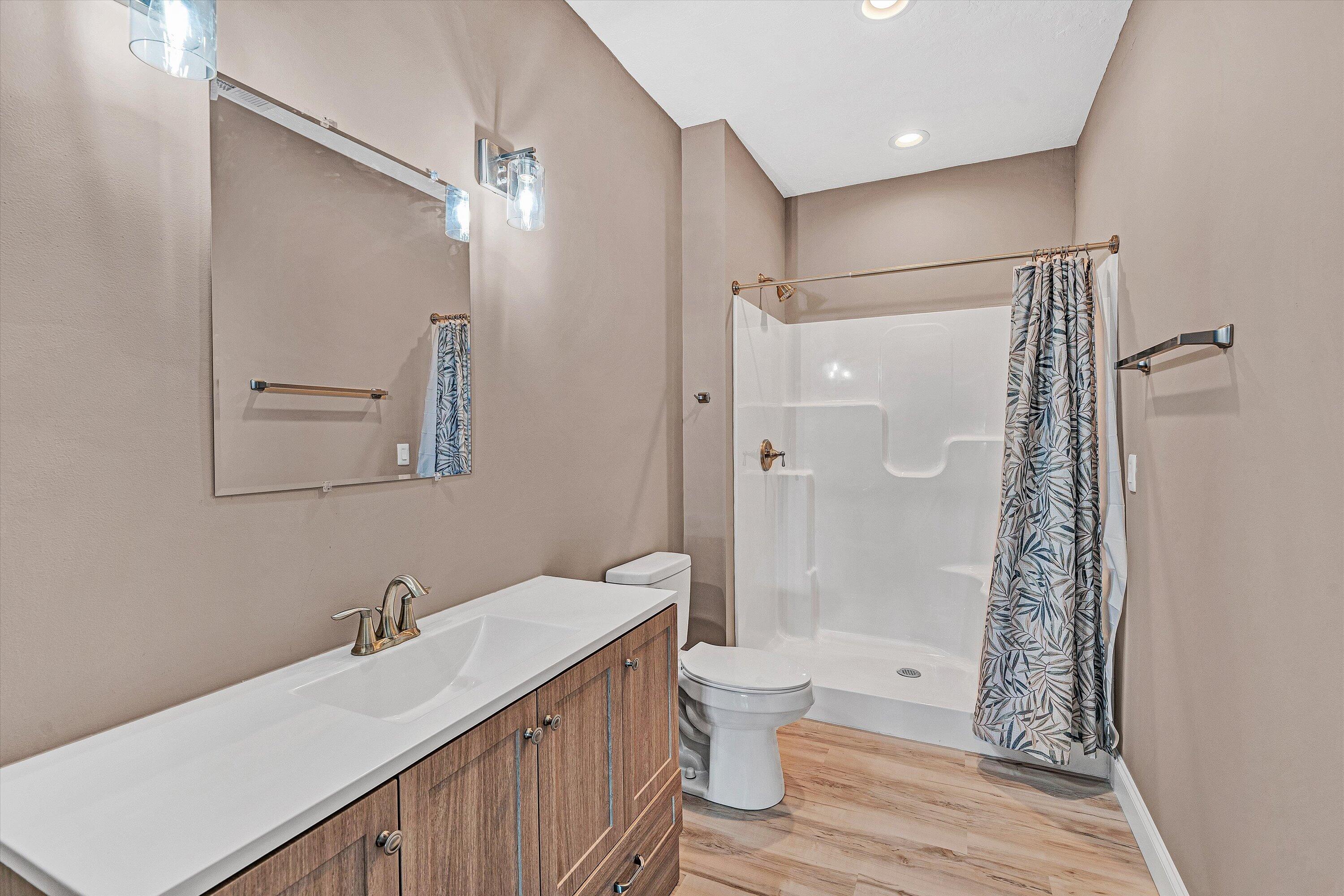 Moneta, Virginia, 24121, United States, 5 Bedrooms Bedrooms, ,6 BathroomsBathrooms,Residential,Active,1973555