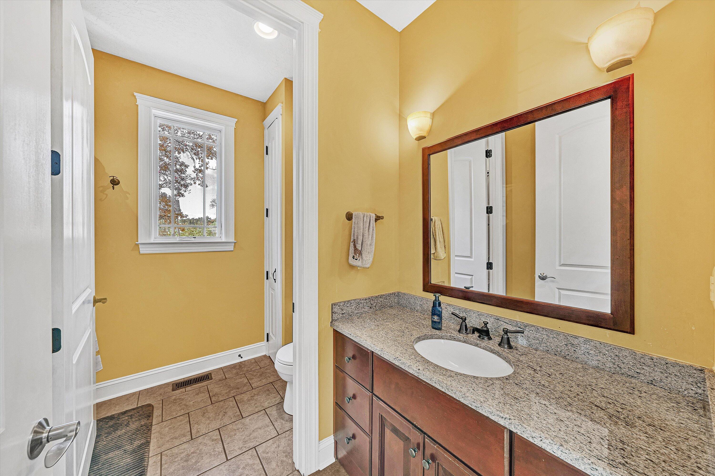 Moneta, Virginia, 24121, United States, 5 Bedrooms Bedrooms, ,6 BathroomsBathrooms,Residential,Active,1973555