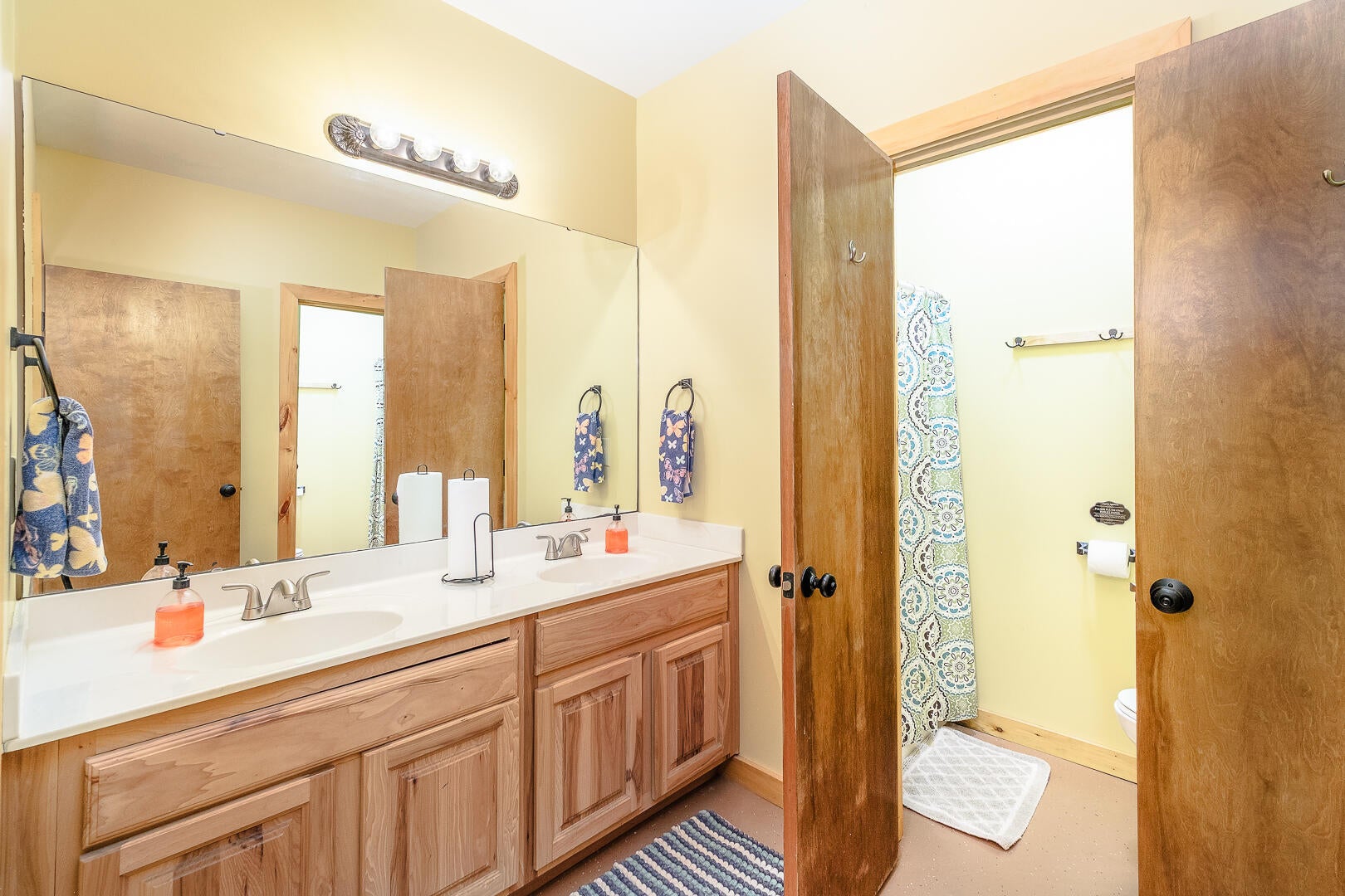Catawba, Virginia, 24070, United States, 13 Bedrooms Bedrooms, ,15 BathroomsBathrooms,Residential,Active,1902950