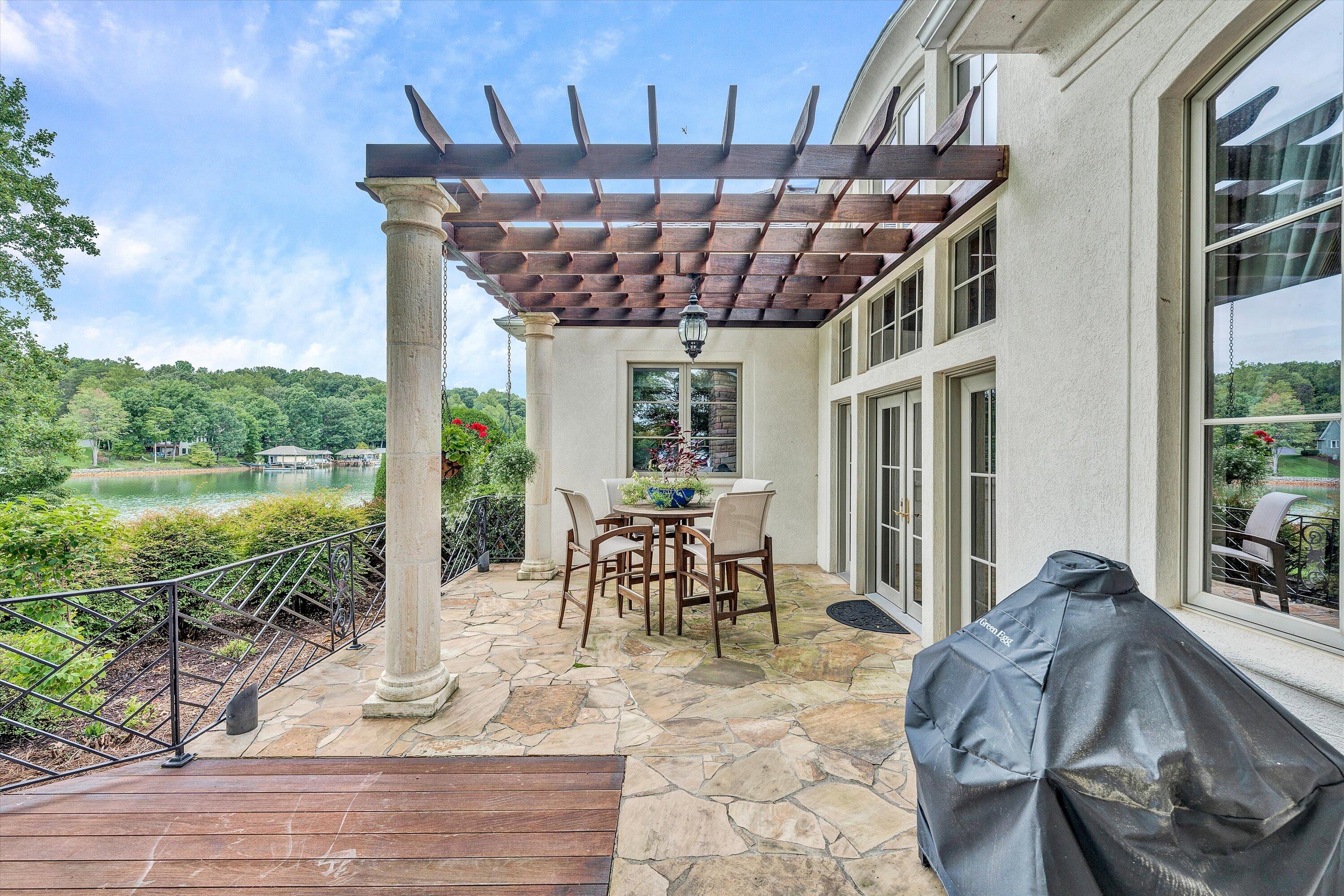 Moneta, Virginia, 24121, United States, 5 Bedrooms Bedrooms, ,9 BathroomsBathrooms,Residential,Active,1919403