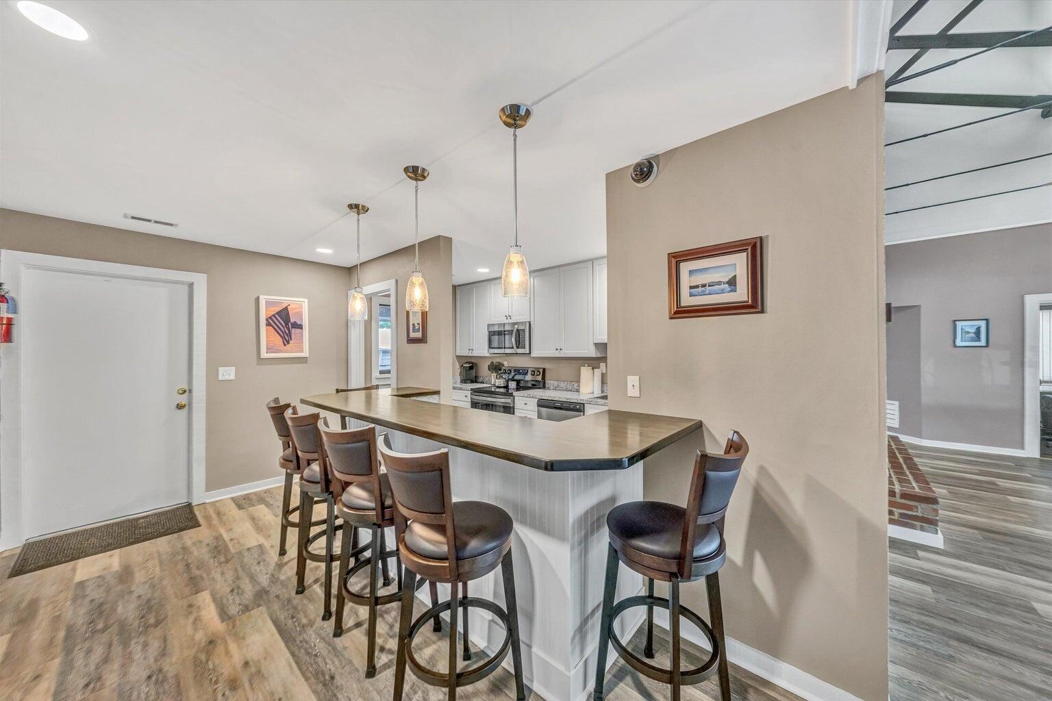 Moneta, Virginia, 24121, United States, 4 Bedrooms Bedrooms, ,5 BathroomsBathrooms,Residential,Active,1993643