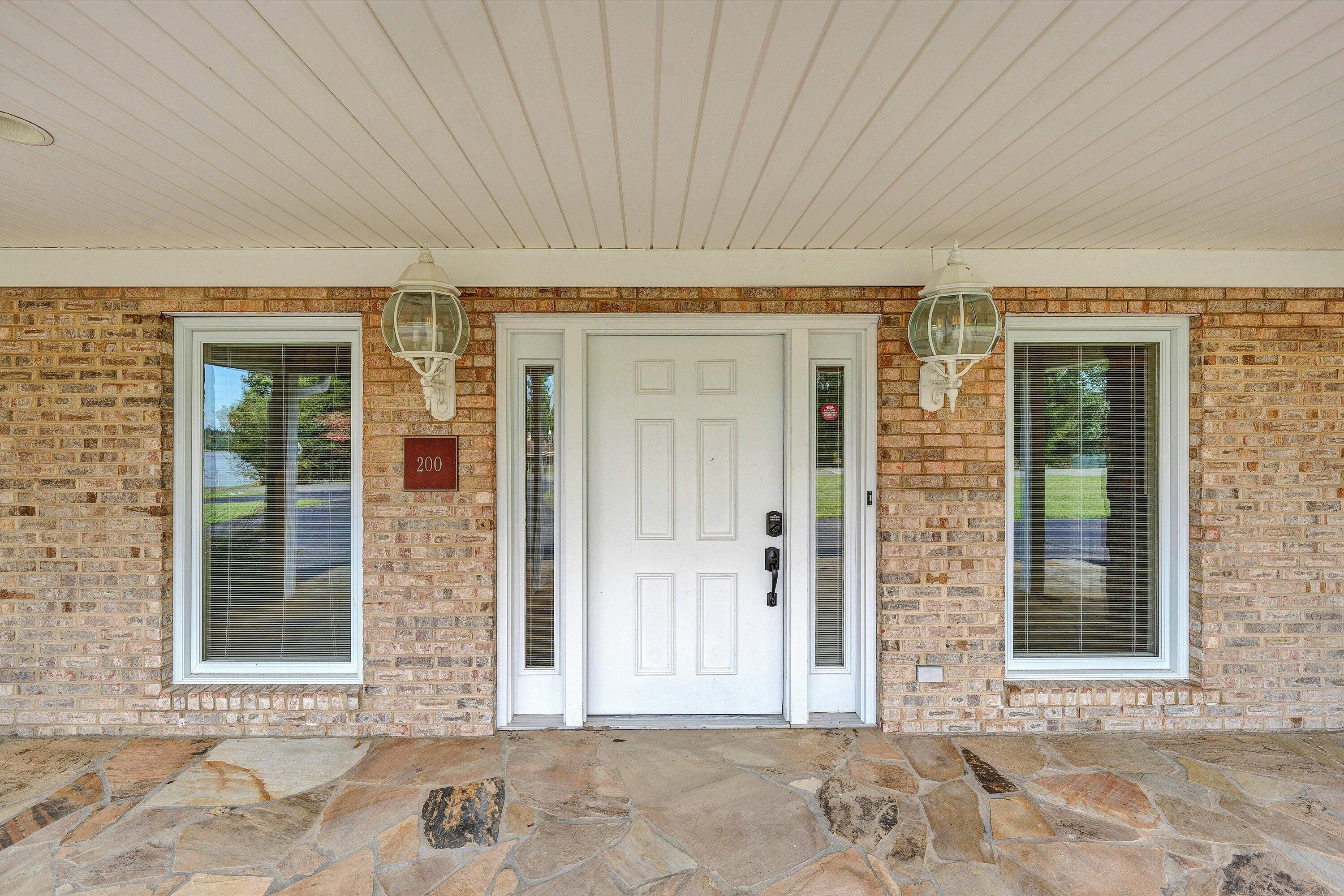 Moneta, Virginia, 24121, United States, 6 Bedrooms Bedrooms, ,7 BathroomsBathrooms,Residential,Active,1953664