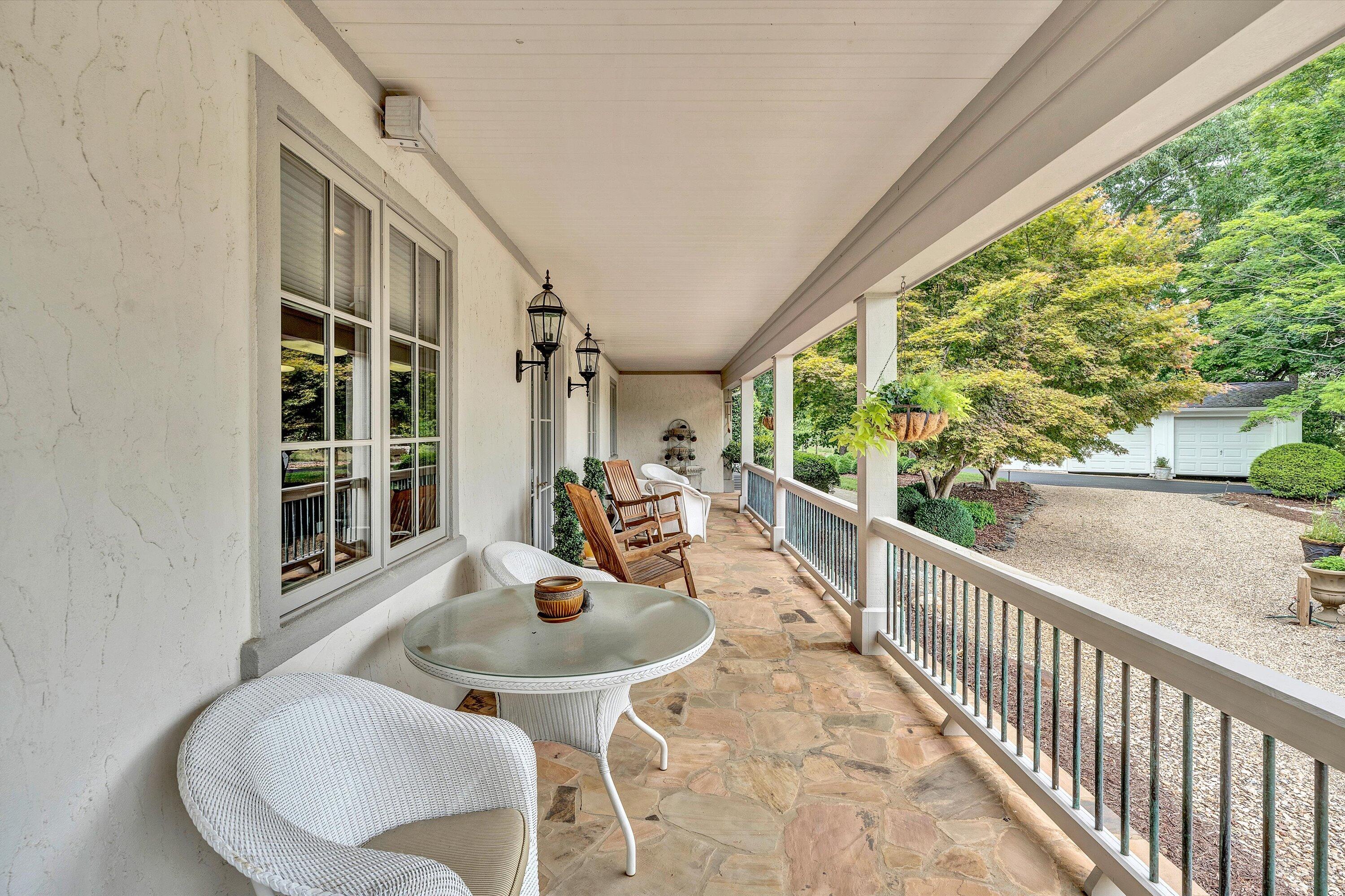 Moneta, Virginia, 24121, United States, 5 Bedrooms Bedrooms, ,9 BathroomsBathrooms,Residential,Active,1919403