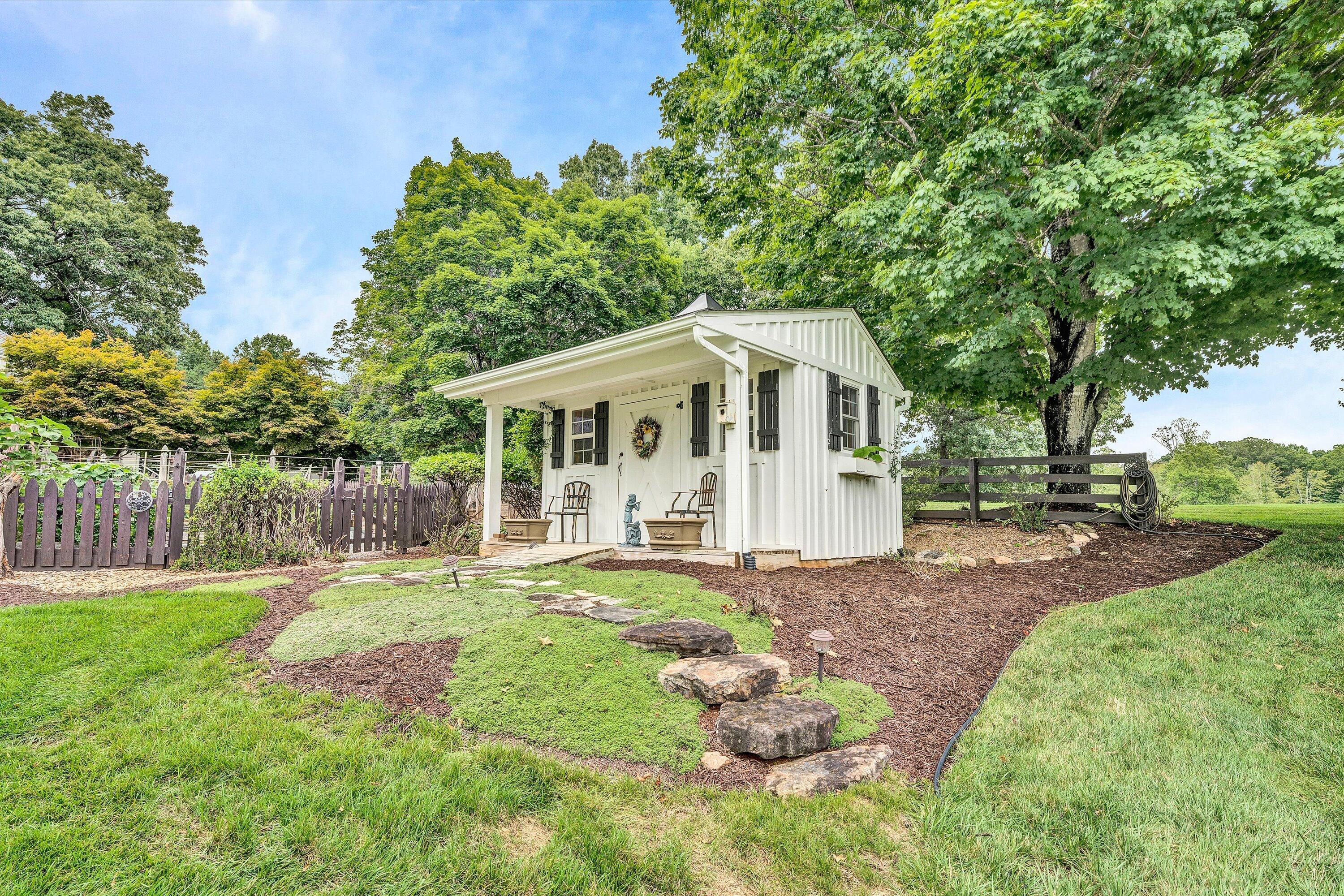 Moneta, Virginia, 24121, United States, 5 Bedrooms Bedrooms, ,9 BathroomsBathrooms,Residential,Active,1919403