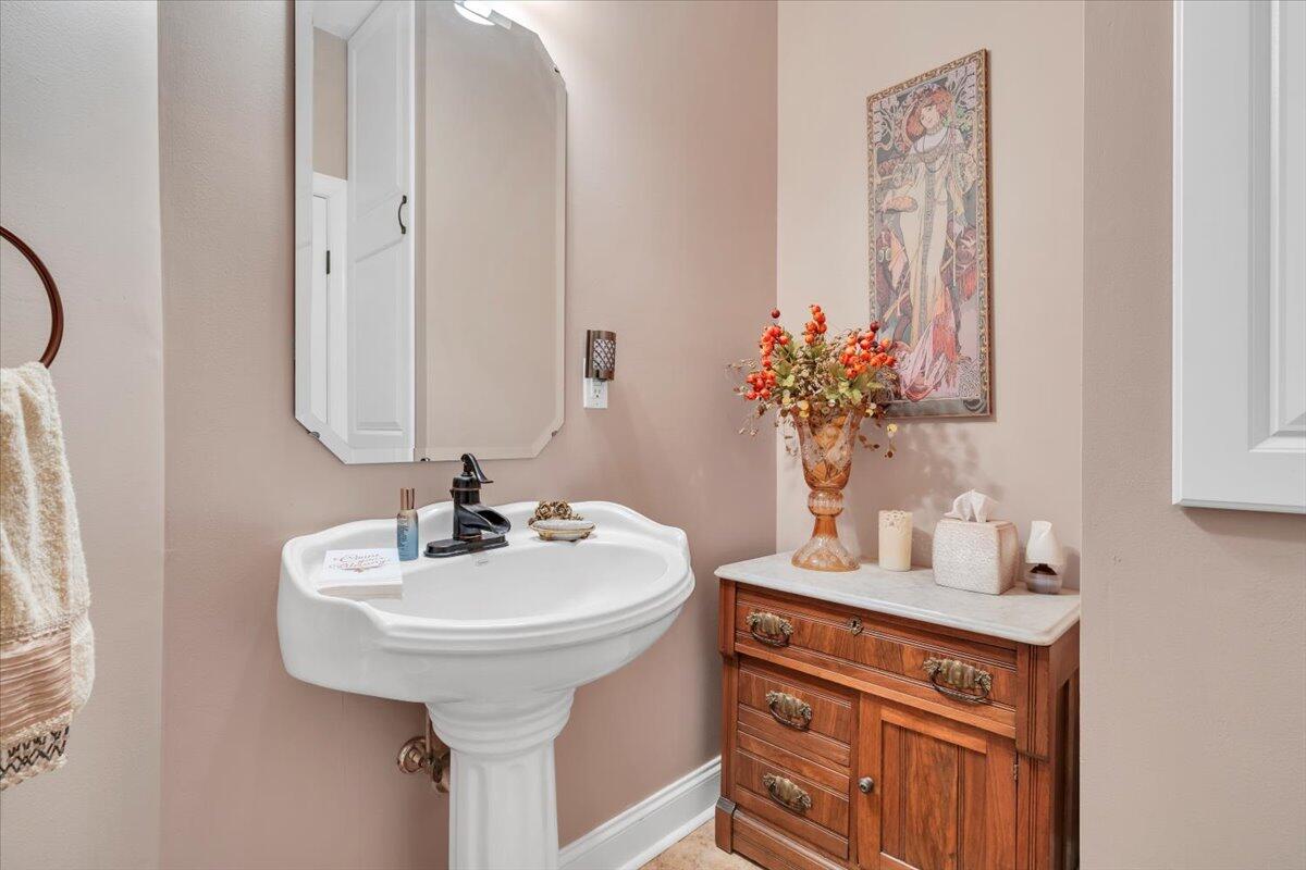 Roanoke, Virginia, 24014, United States, 4 Bedrooms Bedrooms, ,4 BathroomsBathrooms,Residential,Active,2001334