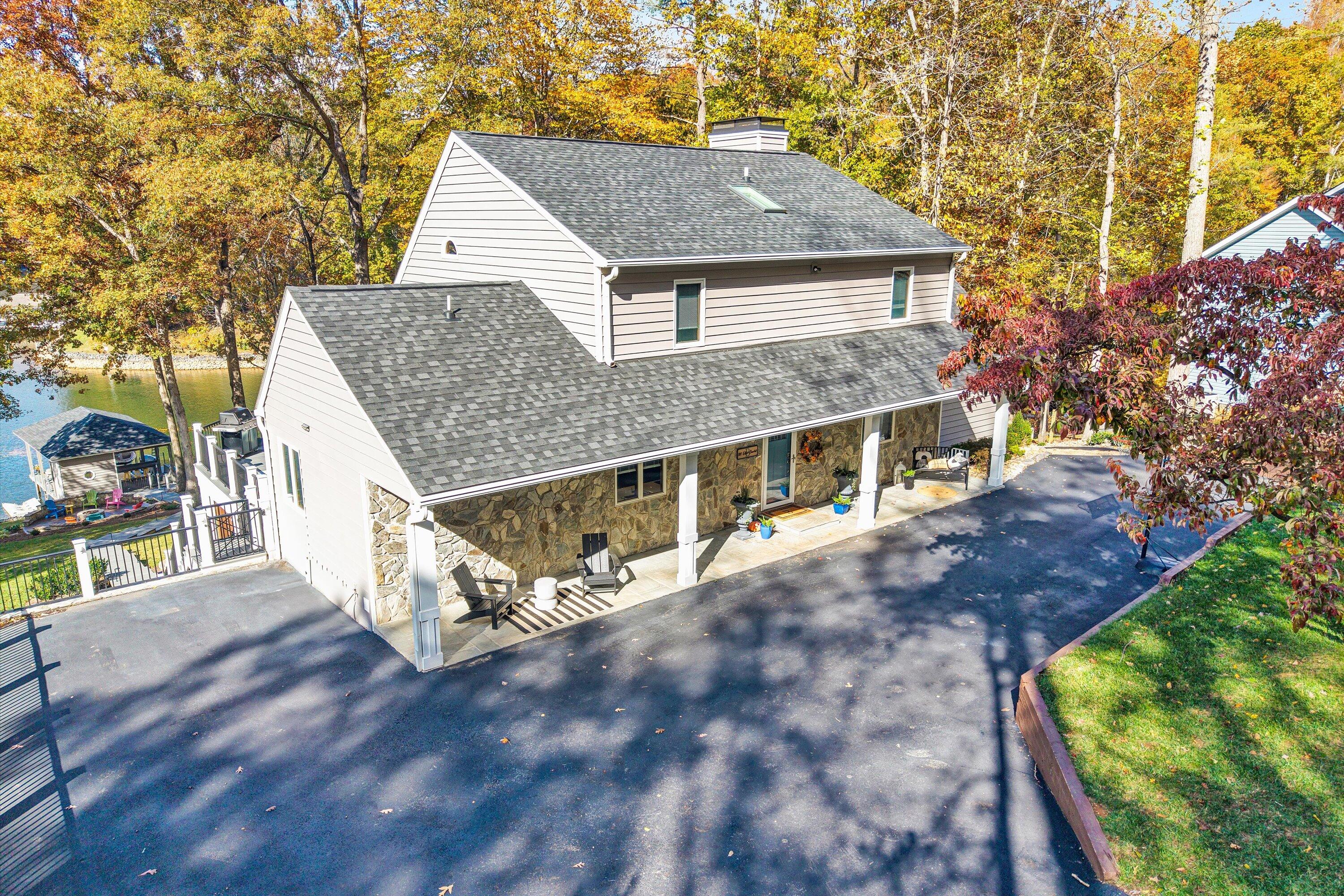 Moneta, Virginia, 24121, United States, 4 Bedrooms Bedrooms, ,4 BathroomsBathrooms,Residential,Active,1988441