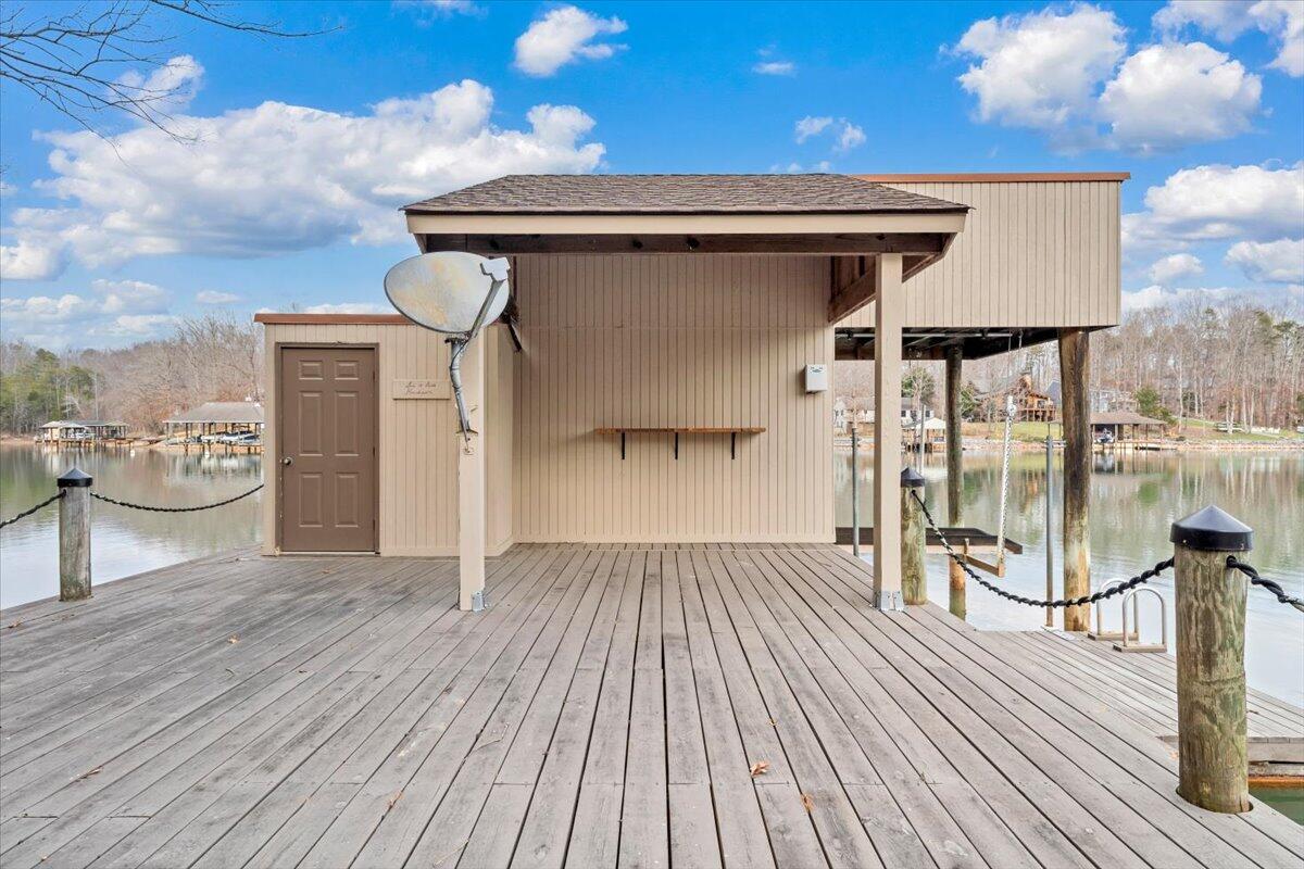 Huddleston, Virginia, 24104, United States, 5 Bedrooms Bedrooms, ,4 BathroomsBathrooms,Residential,Active,2023928