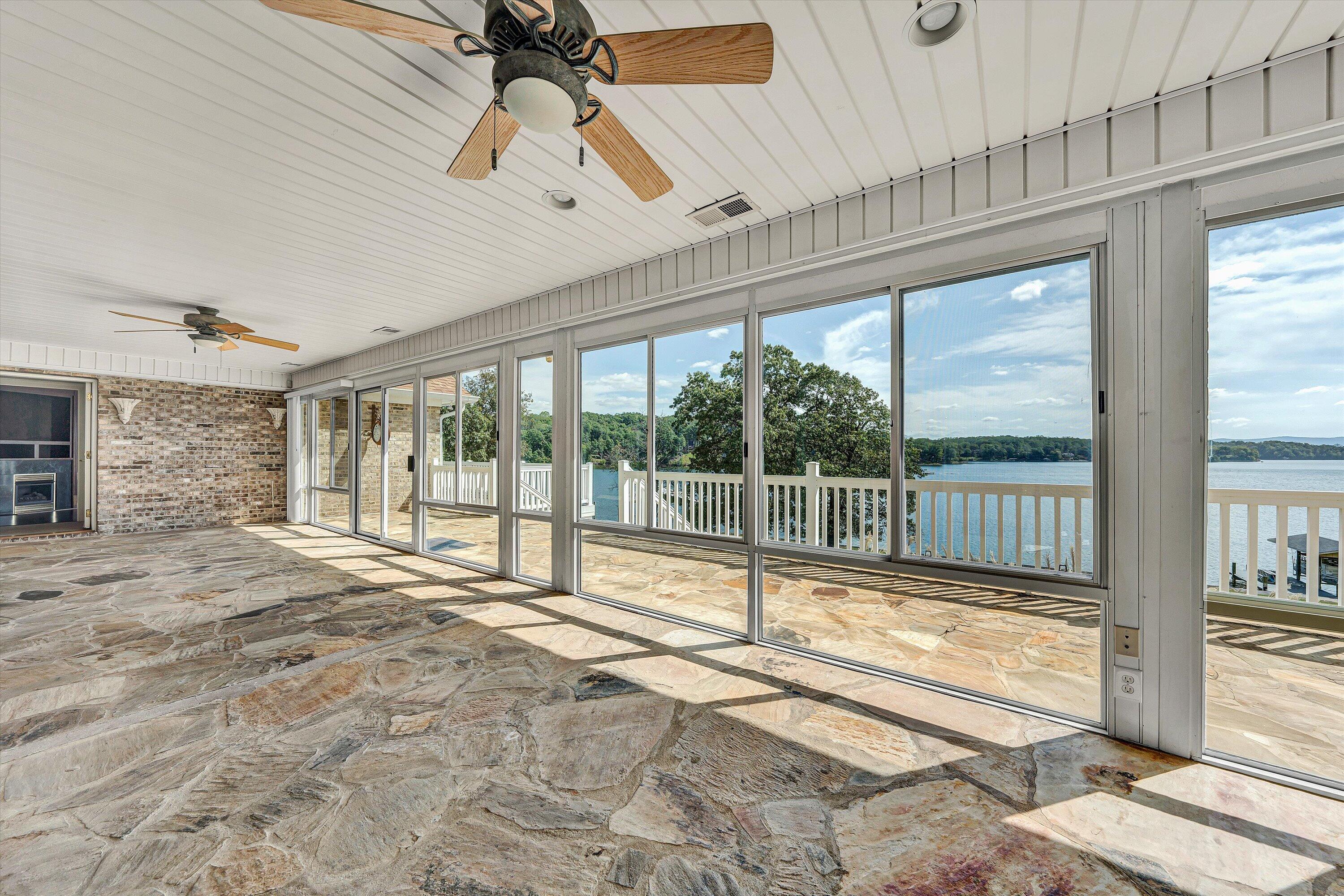 Moneta, Virginia, 24121, United States, 6 Bedrooms Bedrooms, ,7 BathroomsBathrooms,Residential,Active,1953664