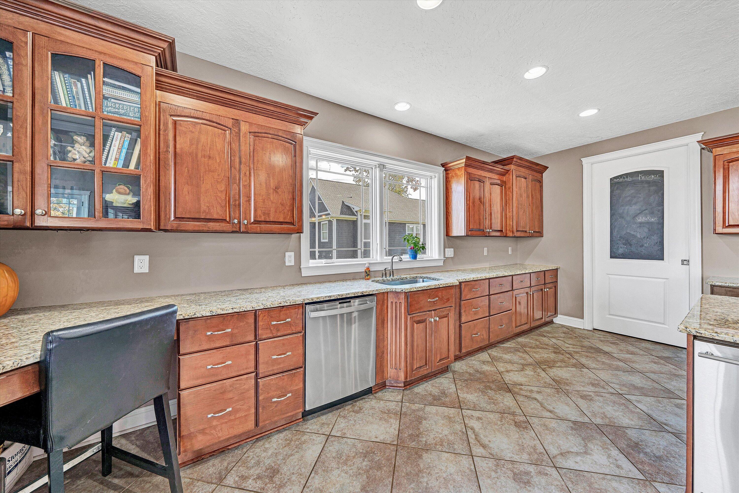 Moneta, Virginia, 24121, United States, 5 Bedrooms Bedrooms, ,6 BathroomsBathrooms,Residential,Active,1973555